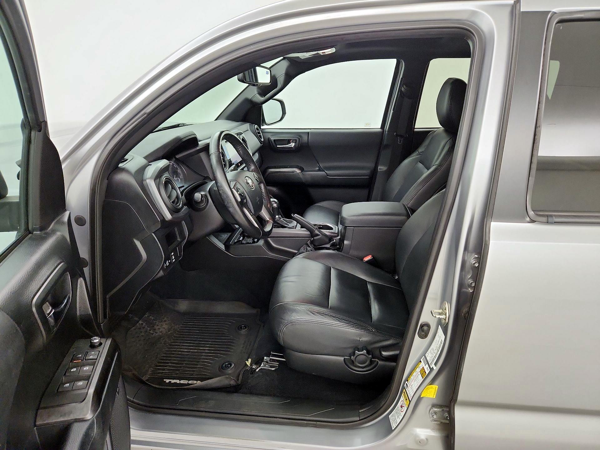 Thumbnail: 2016 Toyota Tacoma - 11