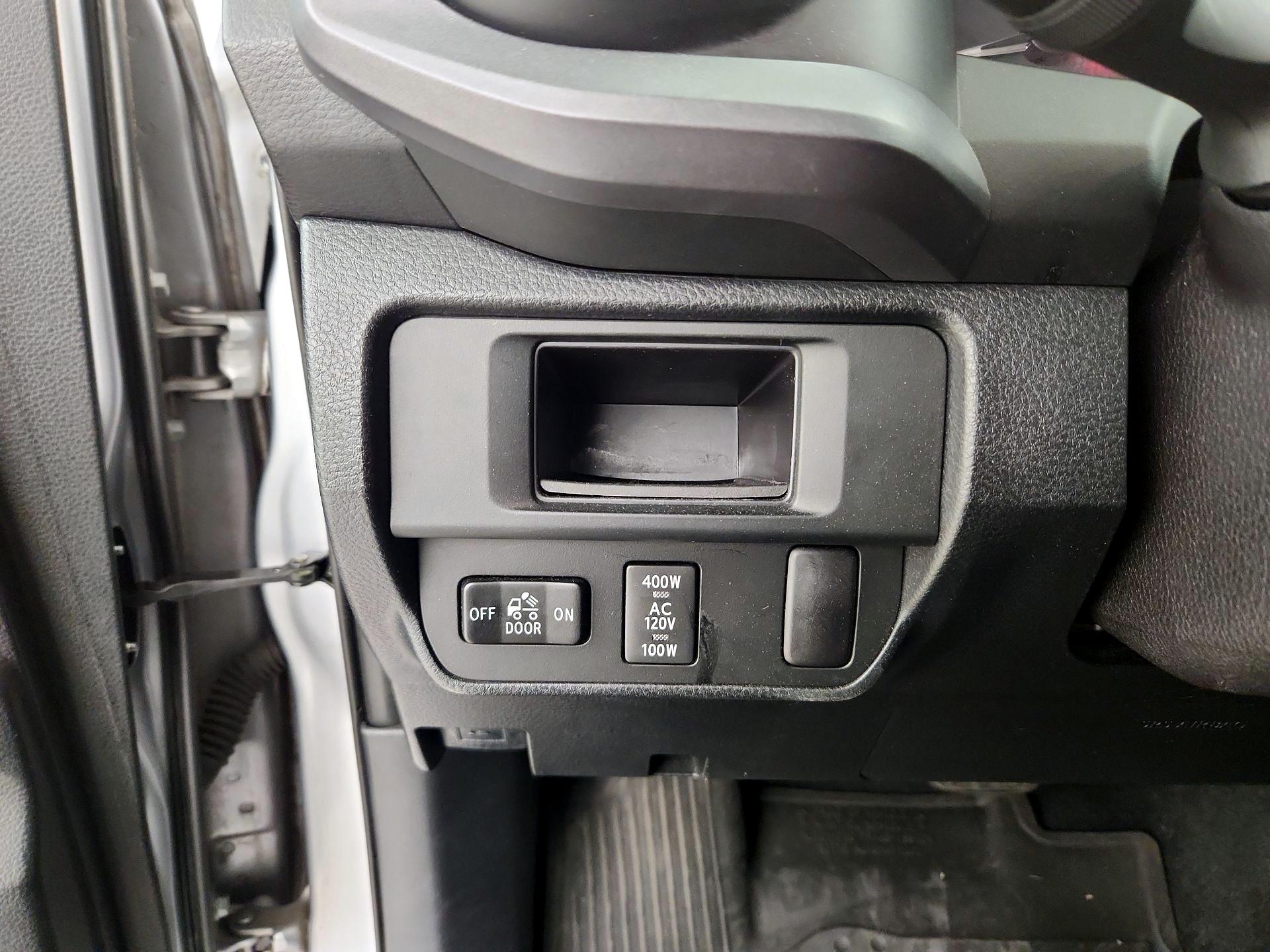 Thumbnail: 2016 Toyota Tacoma - 13