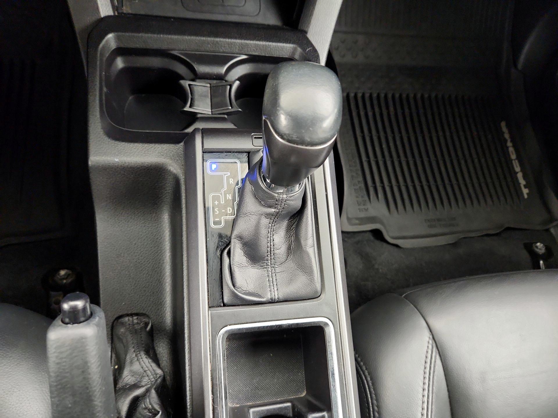 Thumbnail: 2016 Toyota Tacoma - 18