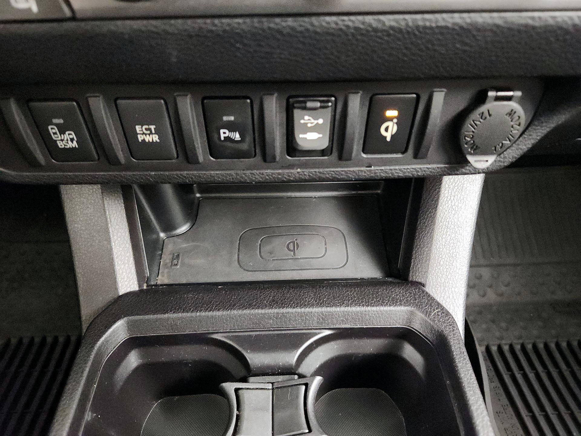 Thumbnail: 2016 Toyota Tacoma - 19