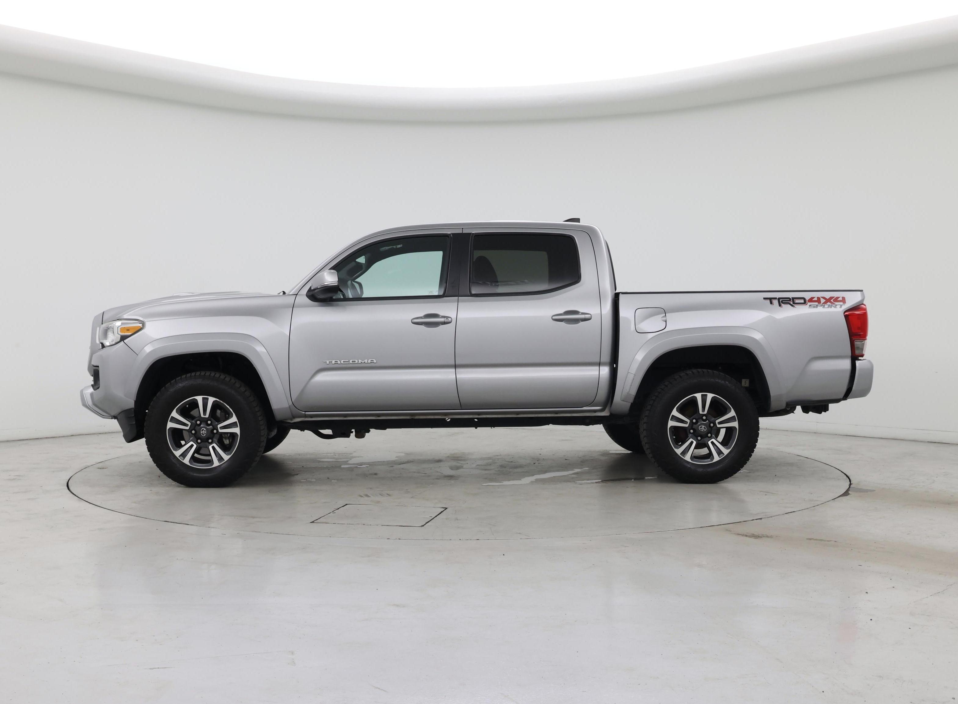 Thumbnail: 2016 Toyota Tacoma - 3