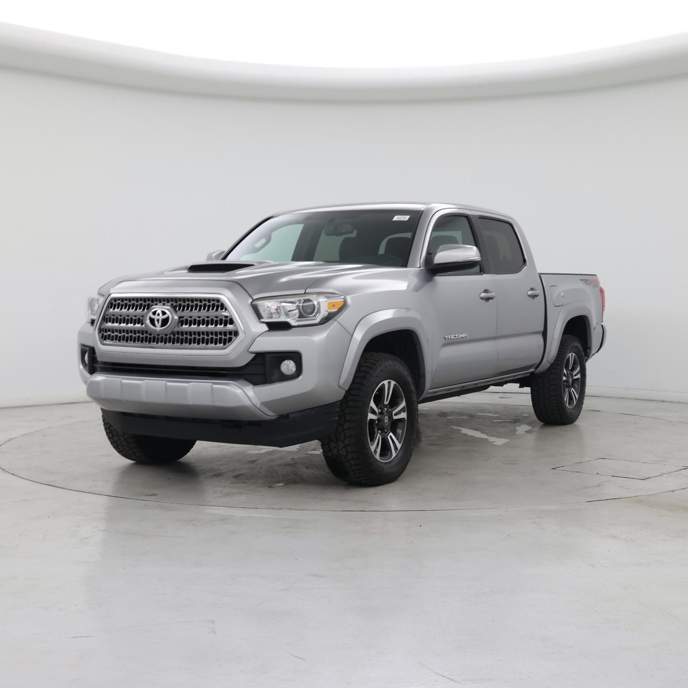 Thumbnail: 2016 Toyota Tacoma - 4