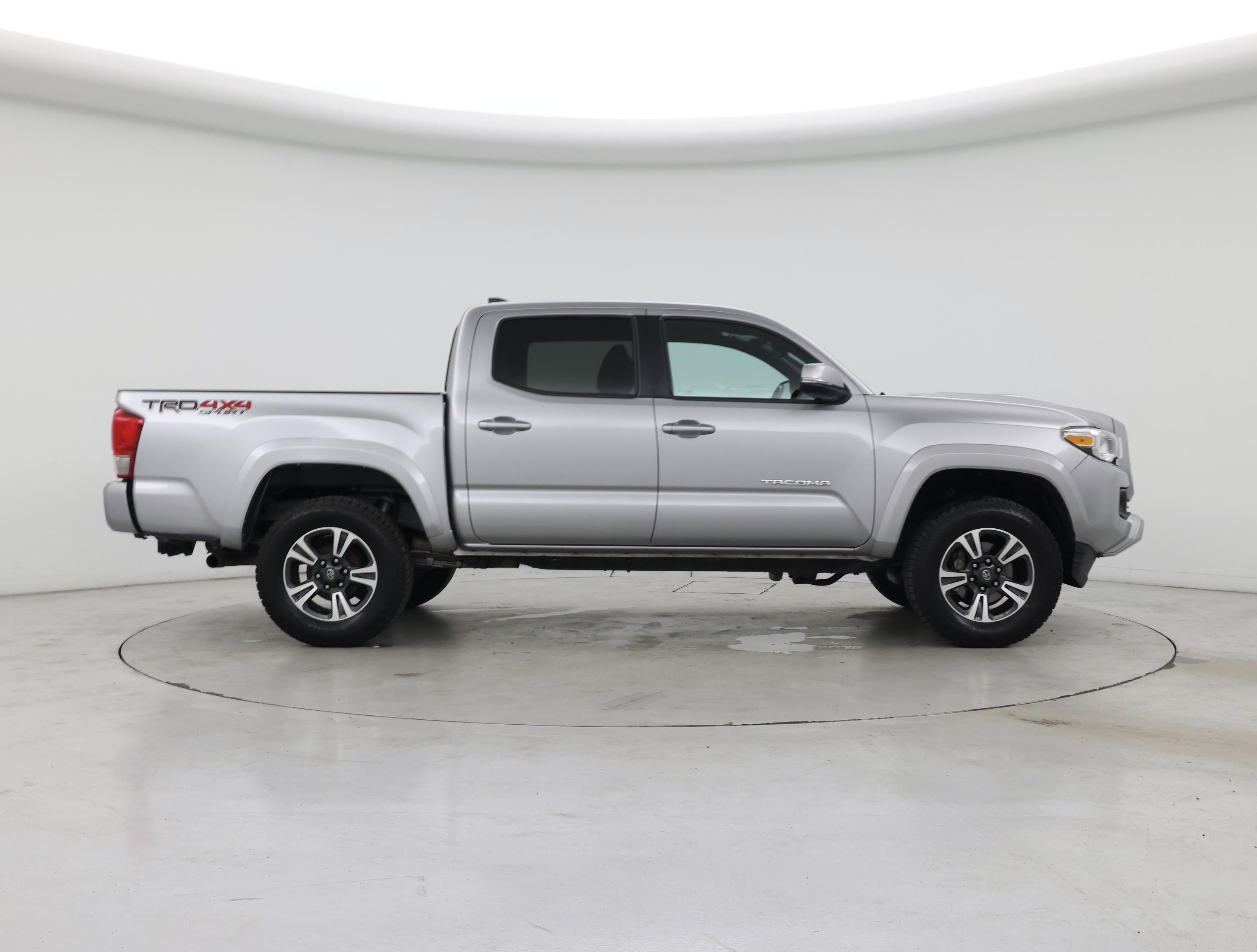 Thumbnail: 2016 Toyota Tacoma - 7