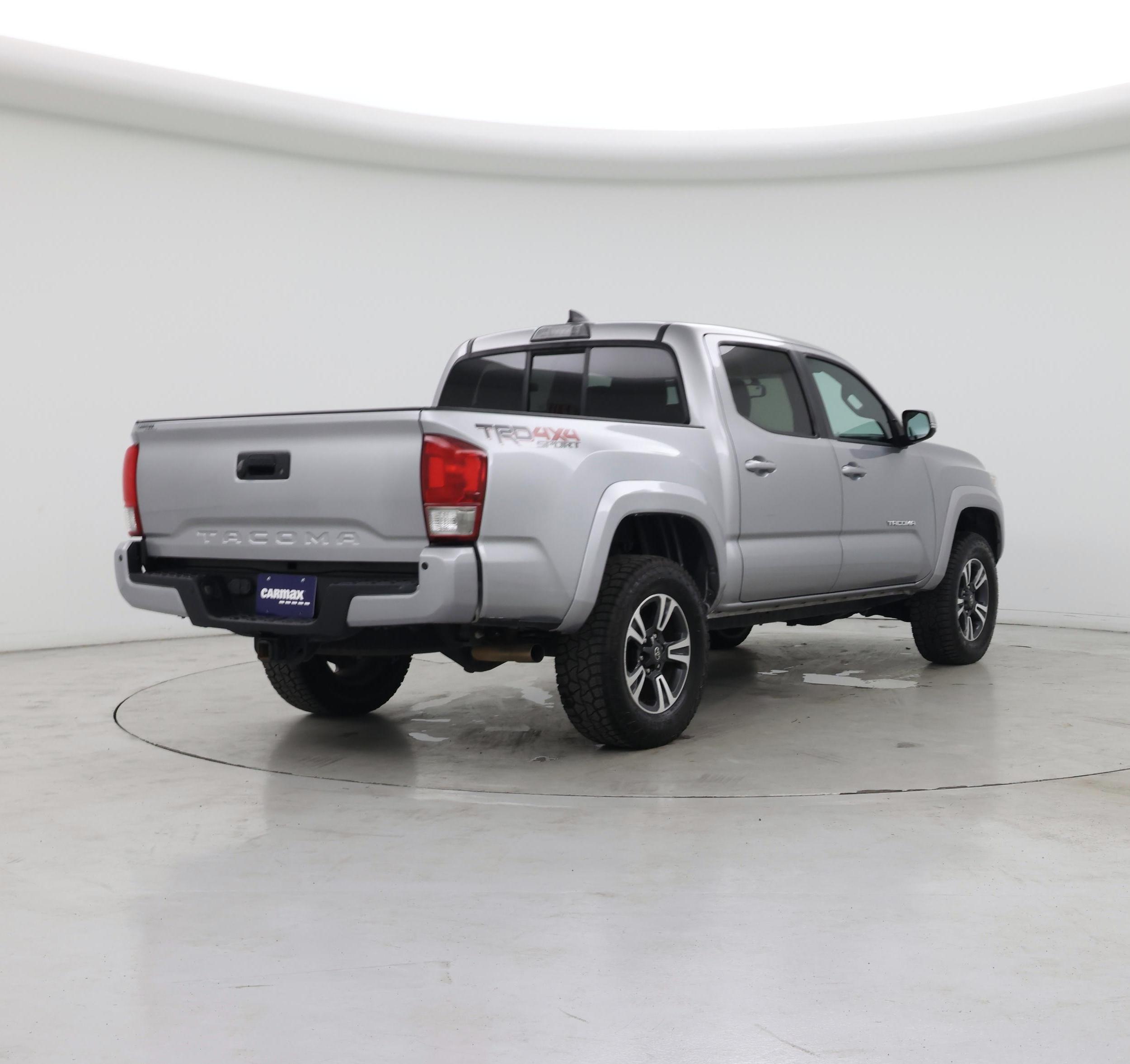 Thumbnail: 2016 Toyota Tacoma - 8