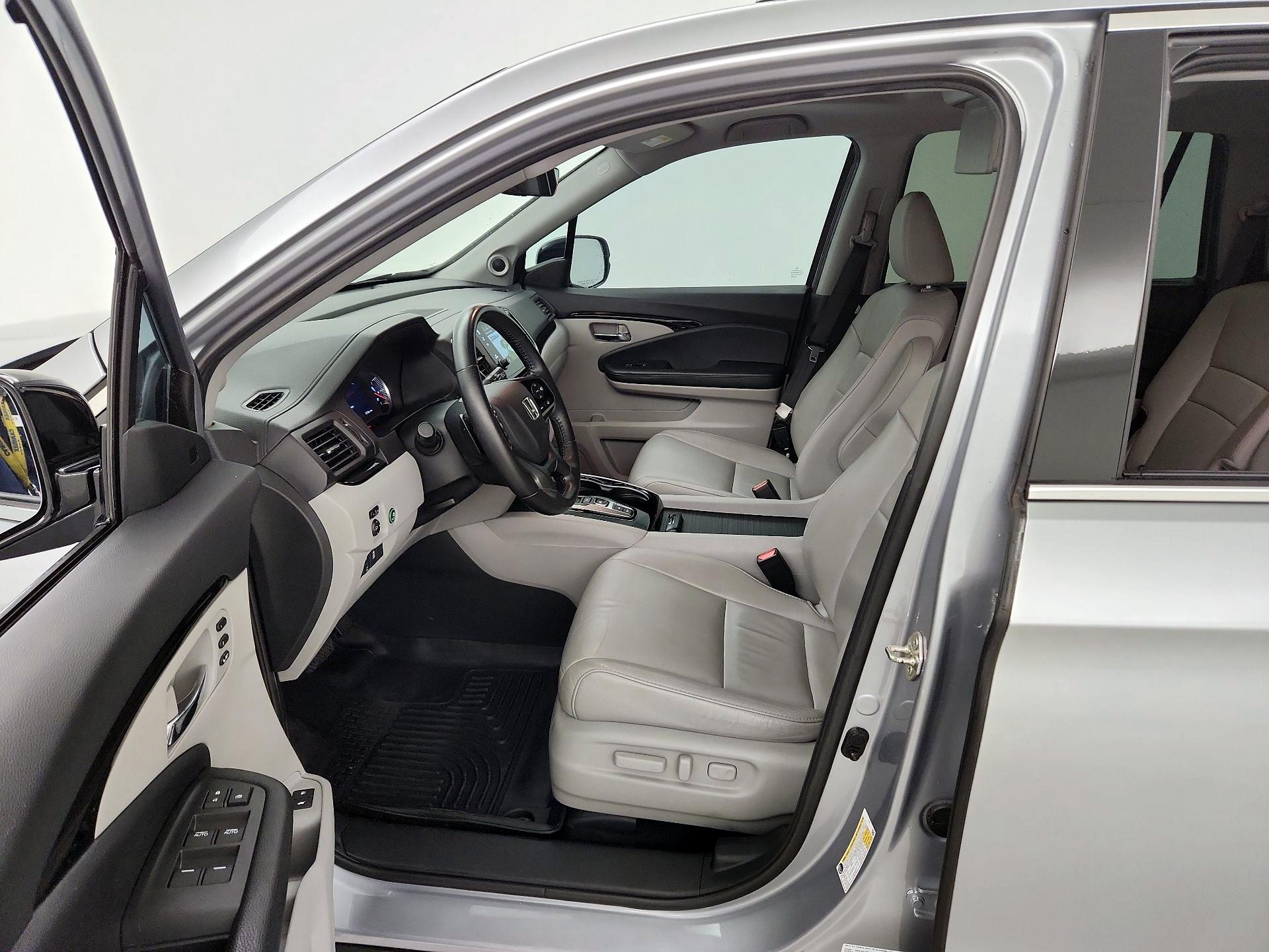 Thumbnail: 2019 Honda Pilot - 11