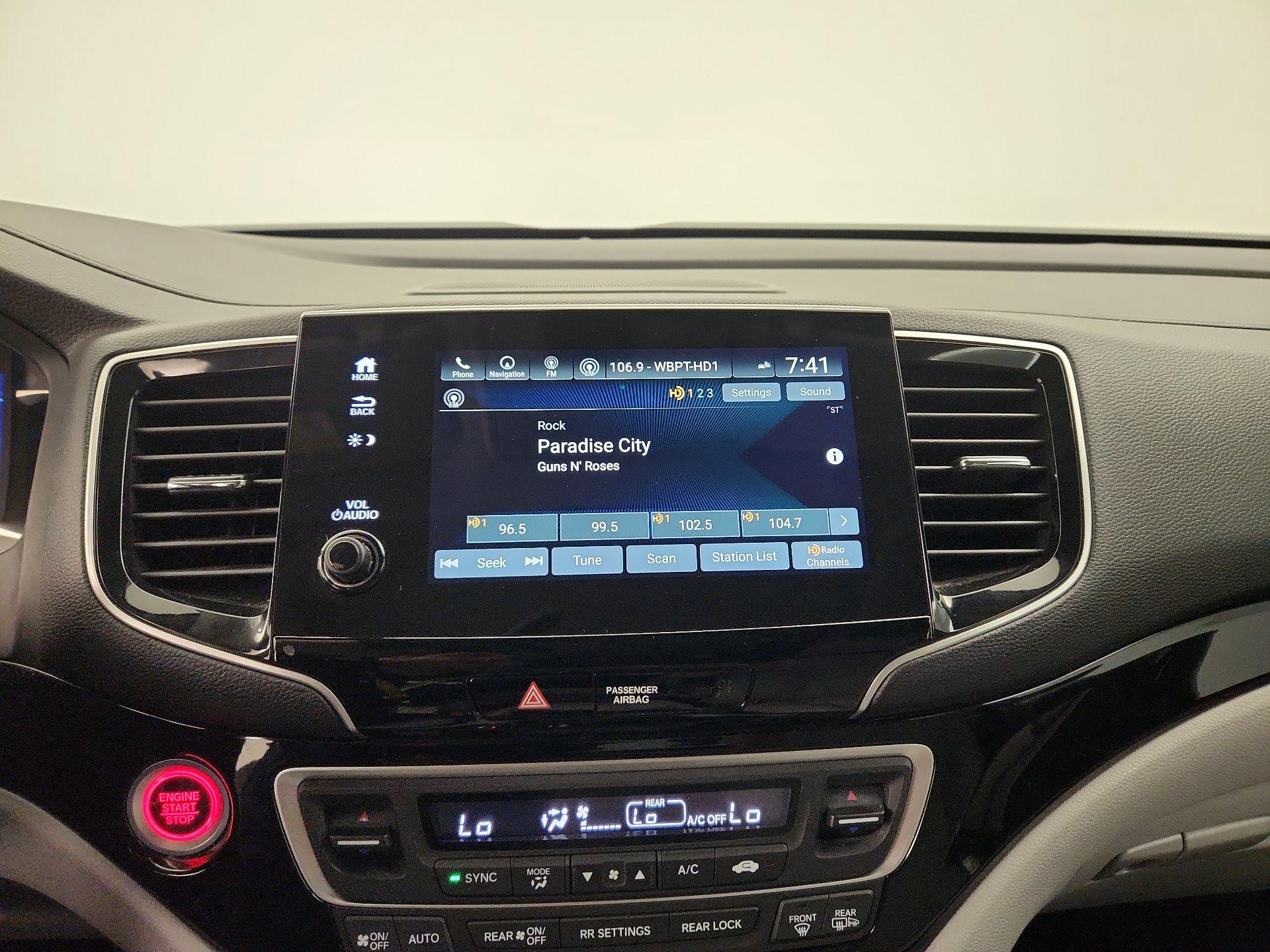 Thumbnail: 2019 Honda Pilot - 16