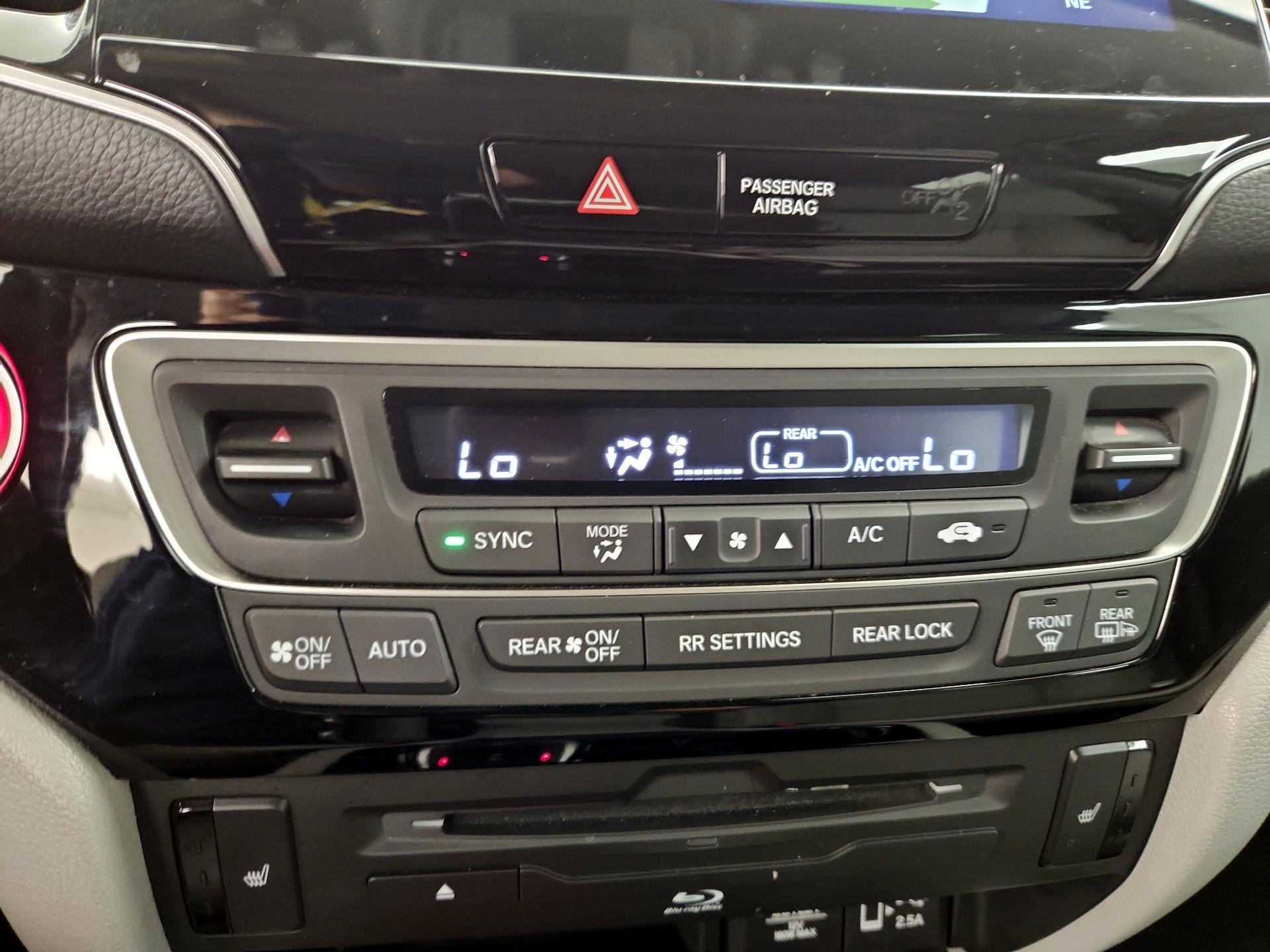 Thumbnail: 2019 Honda Pilot - 17