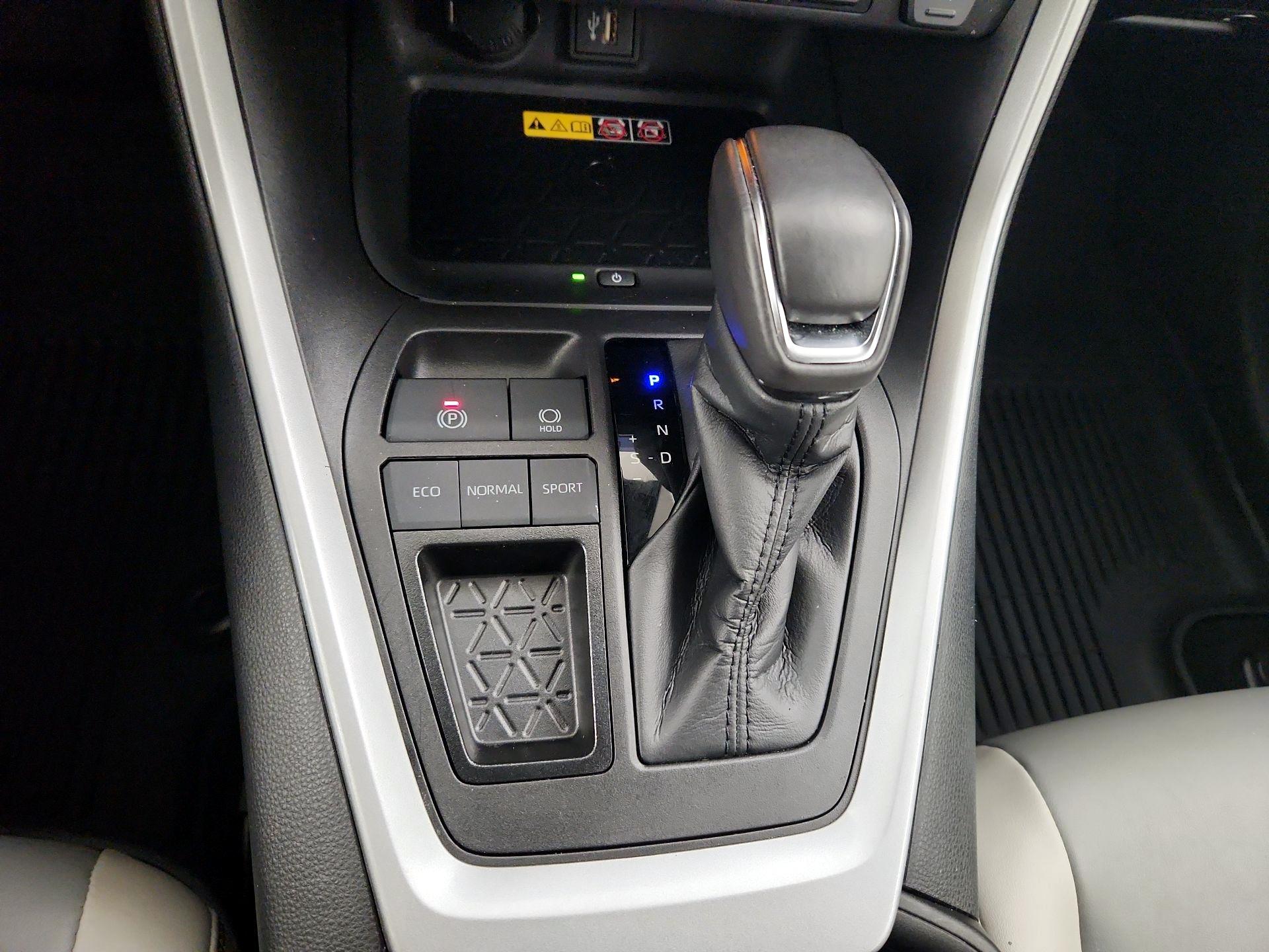 Thumbnail: 2023 Toyota RAV4 - 17