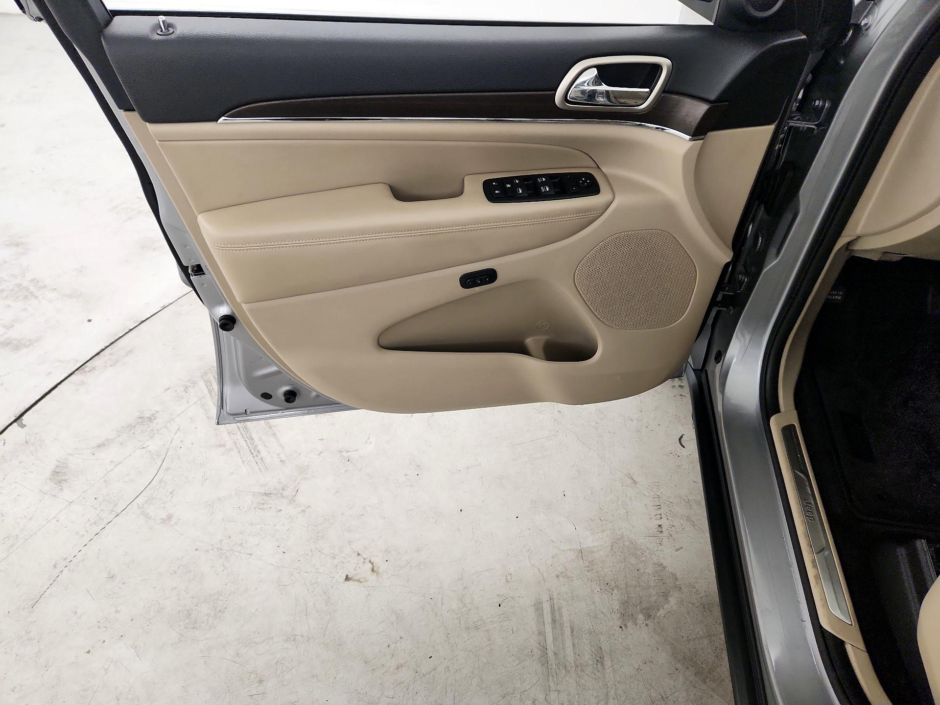 Thumbnail: 2016 Jeep Grand Cherokee - 12