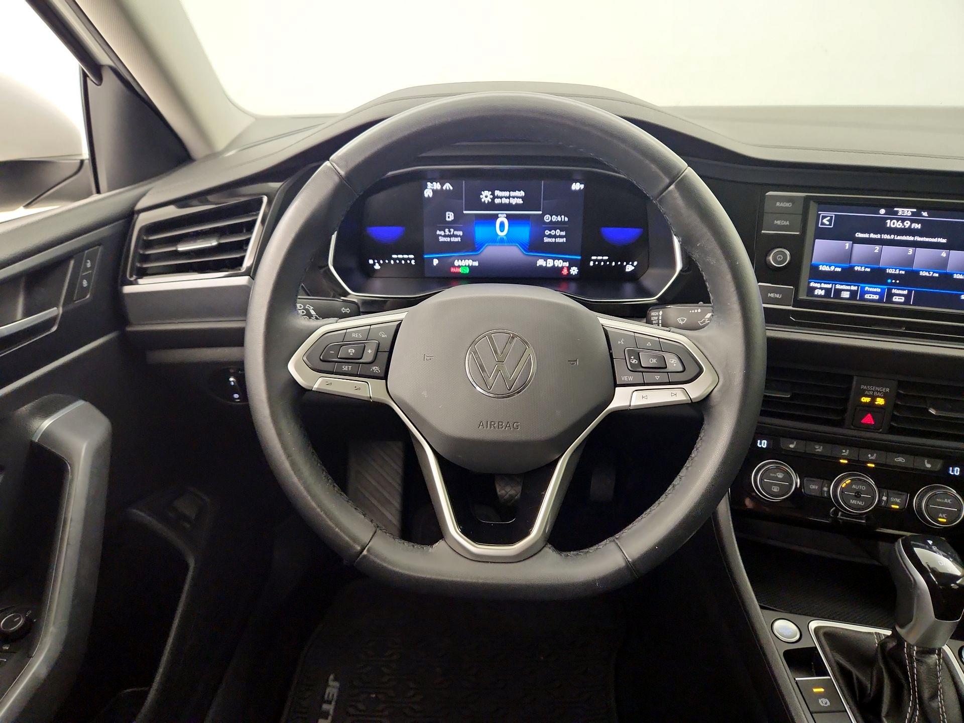 Thumbnail: 2023 Volkswagen Jetta - 10