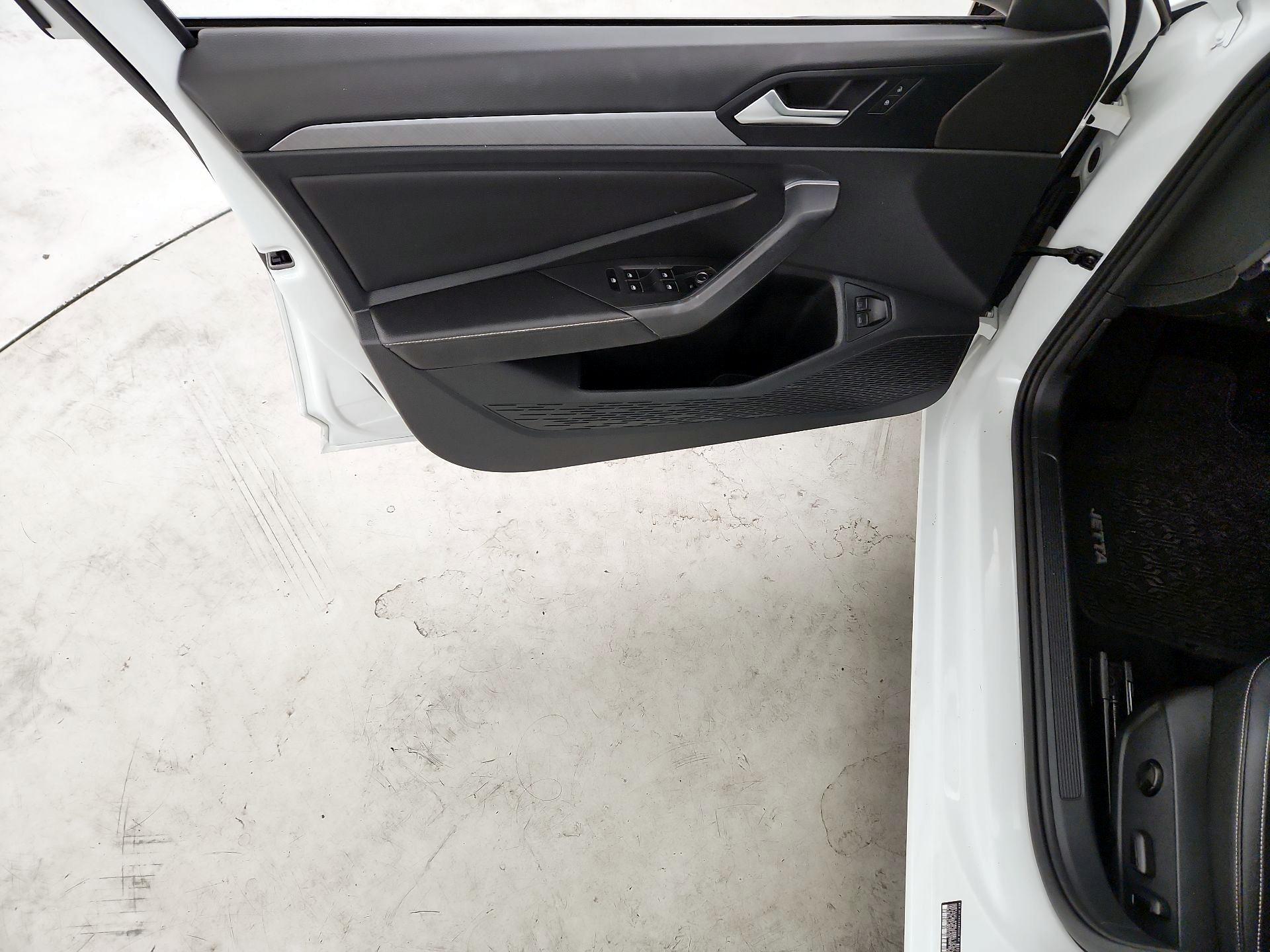 Thumbnail: 2023 Volkswagen Jetta - 12