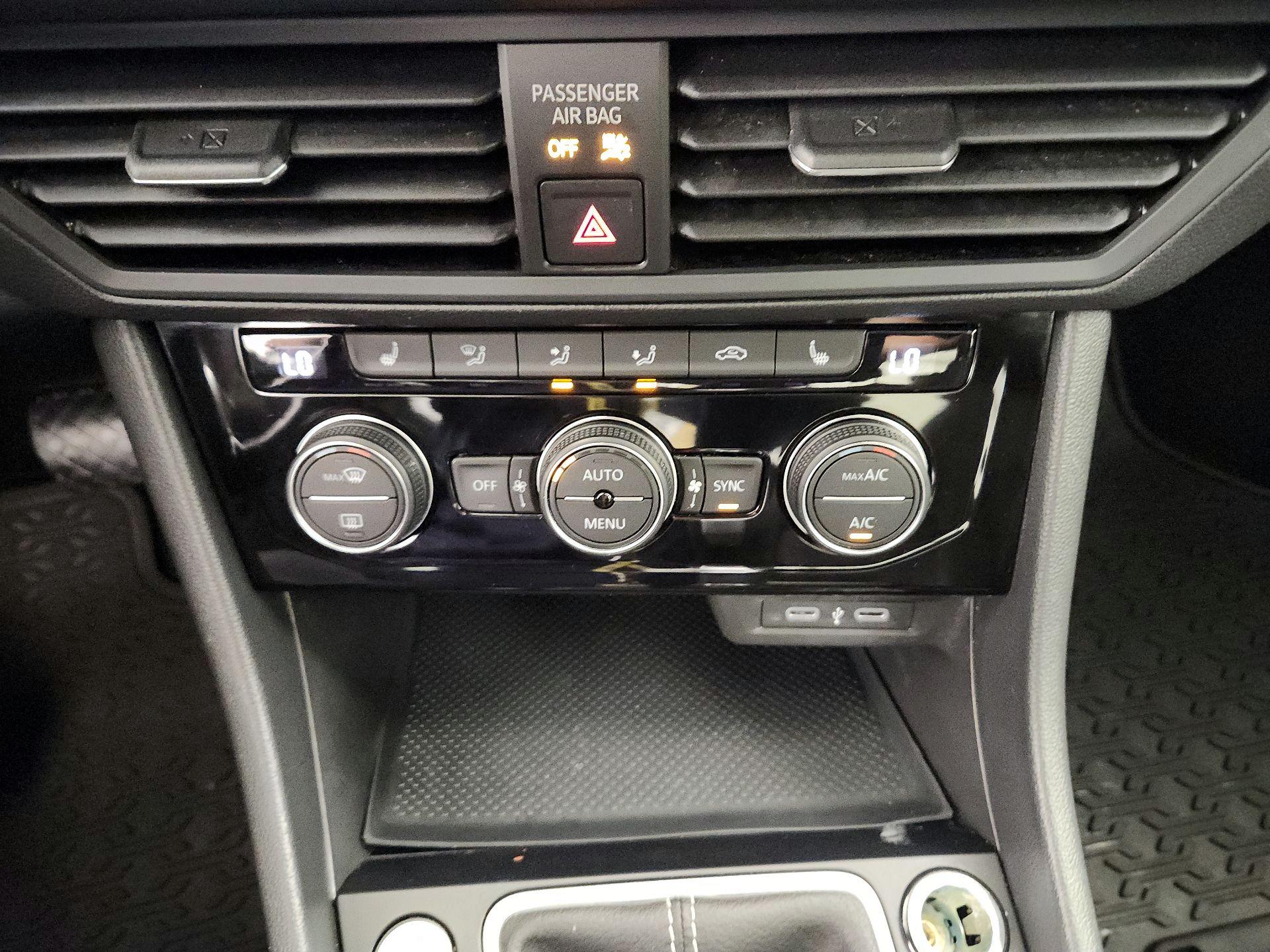 Thumbnail: 2023 Volkswagen Jetta - 16