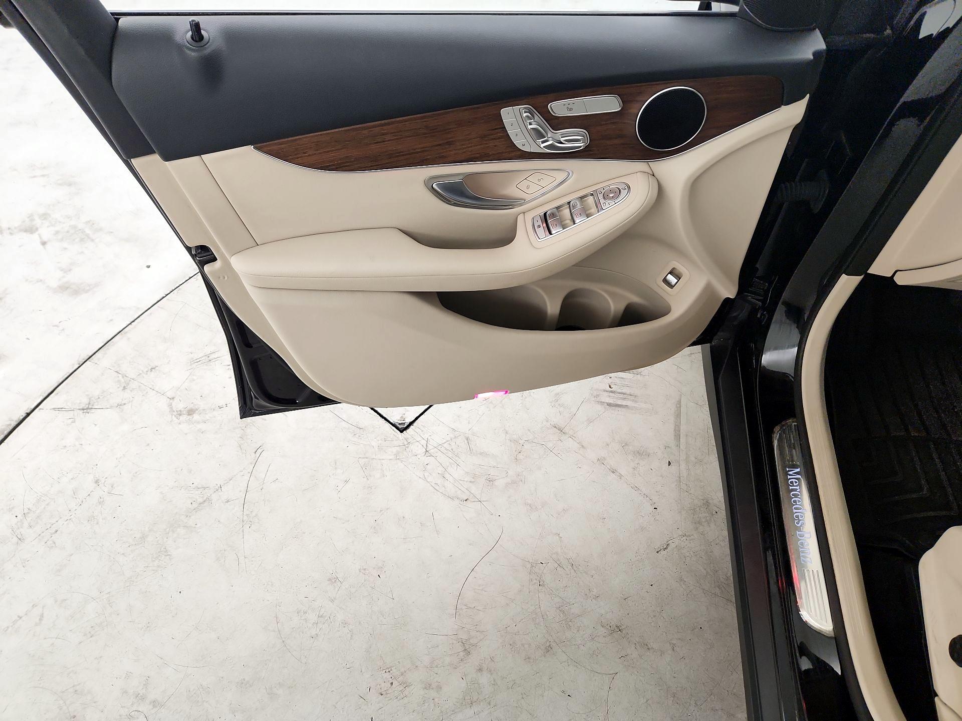 Thumbnail: 2022 Mercedes-Benz GLC - 12