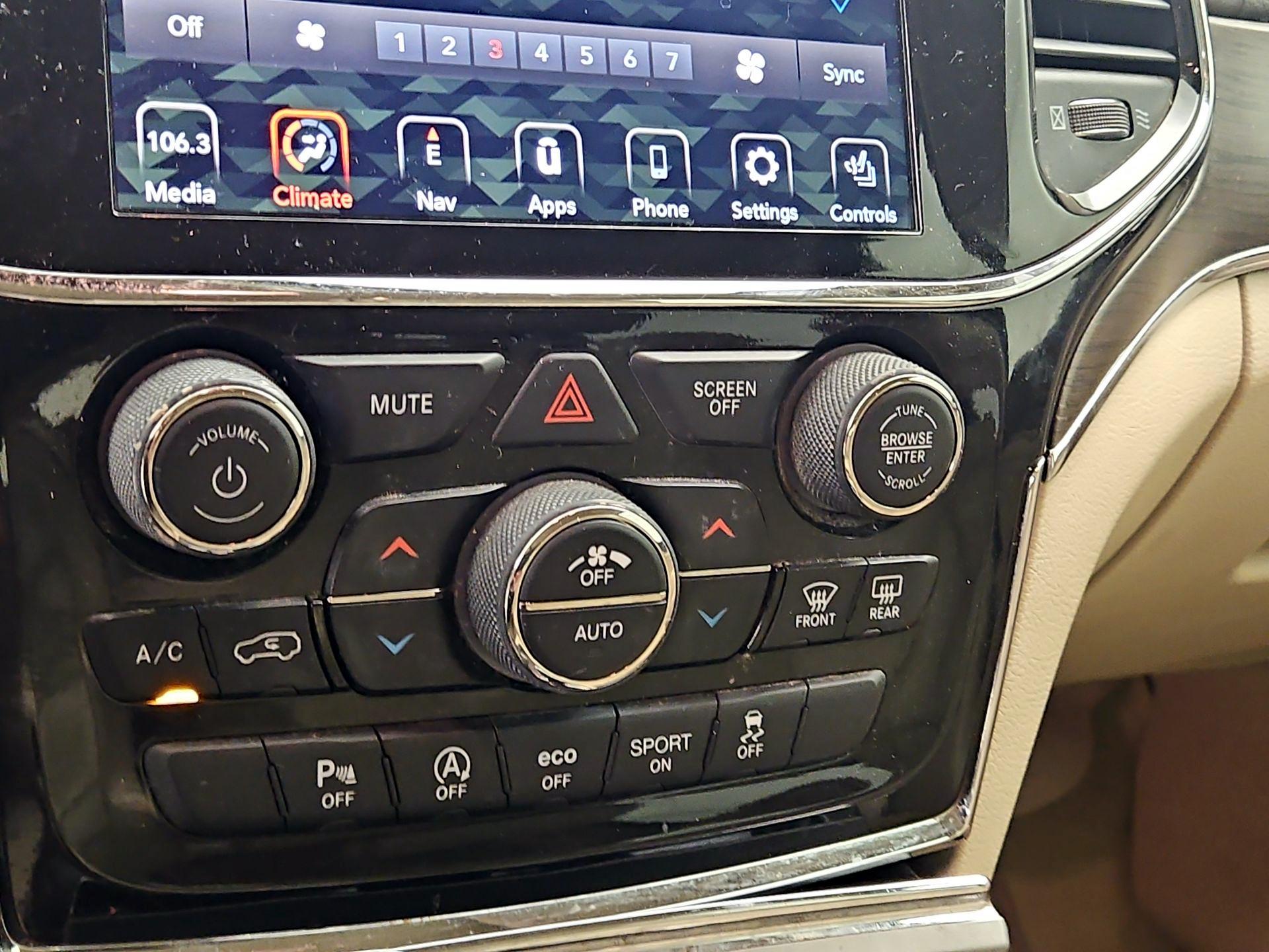 Thumbnail: 2021 Jeep Grand Cherokee - 17