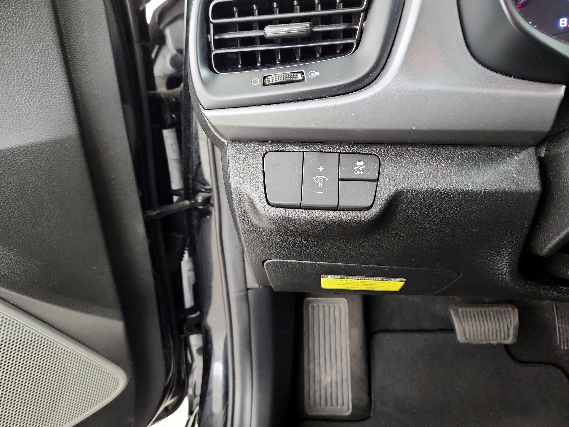 Thumbnail: 2020 Kia Rio - 13