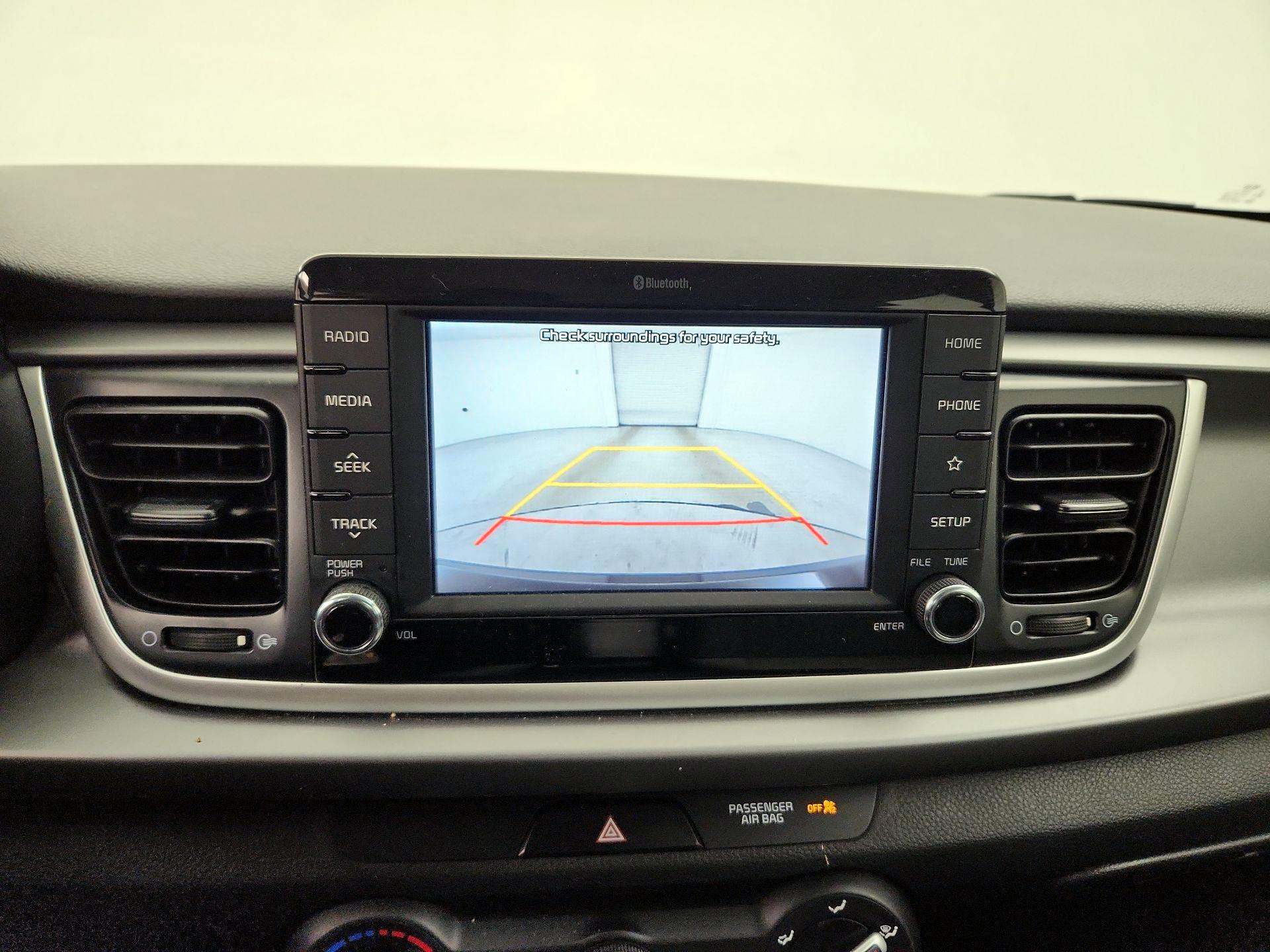 Thumbnail: 2020 Kia Rio - 14