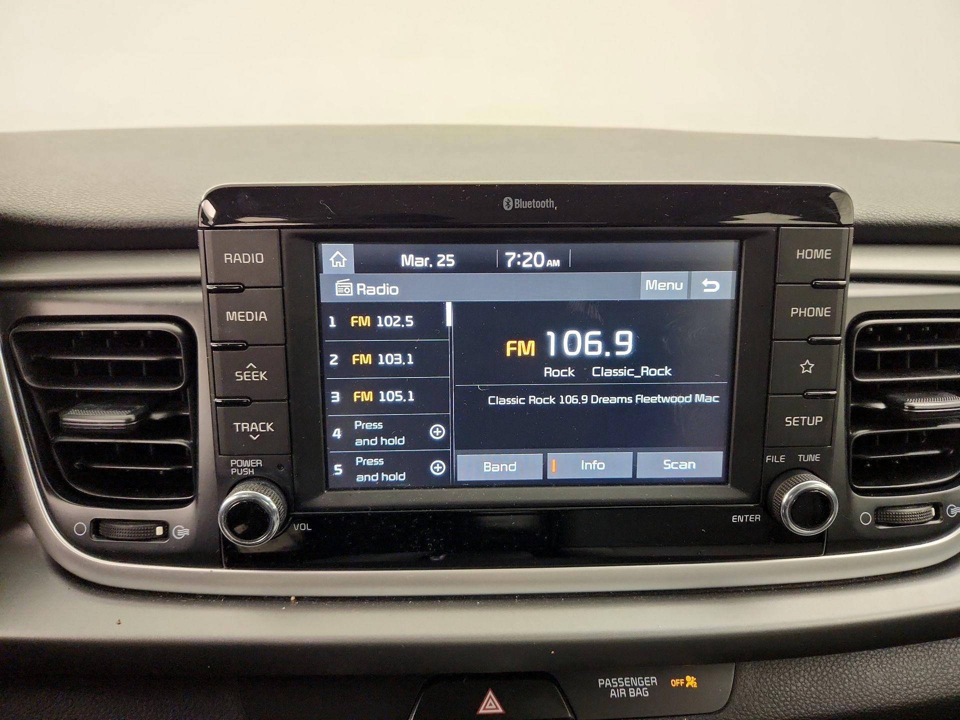 Thumbnail: 2020 Kia Rio - 15