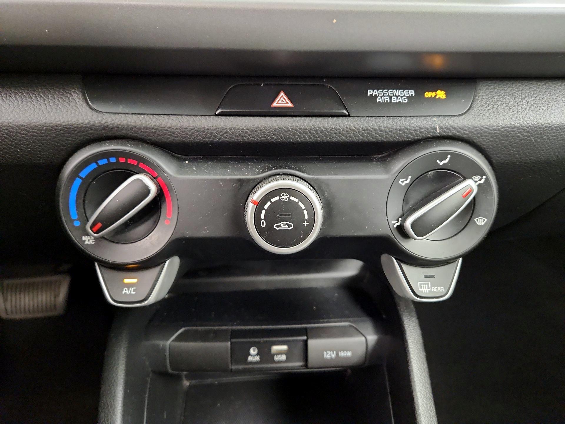 Thumbnail: 2020 Kia Rio - 16