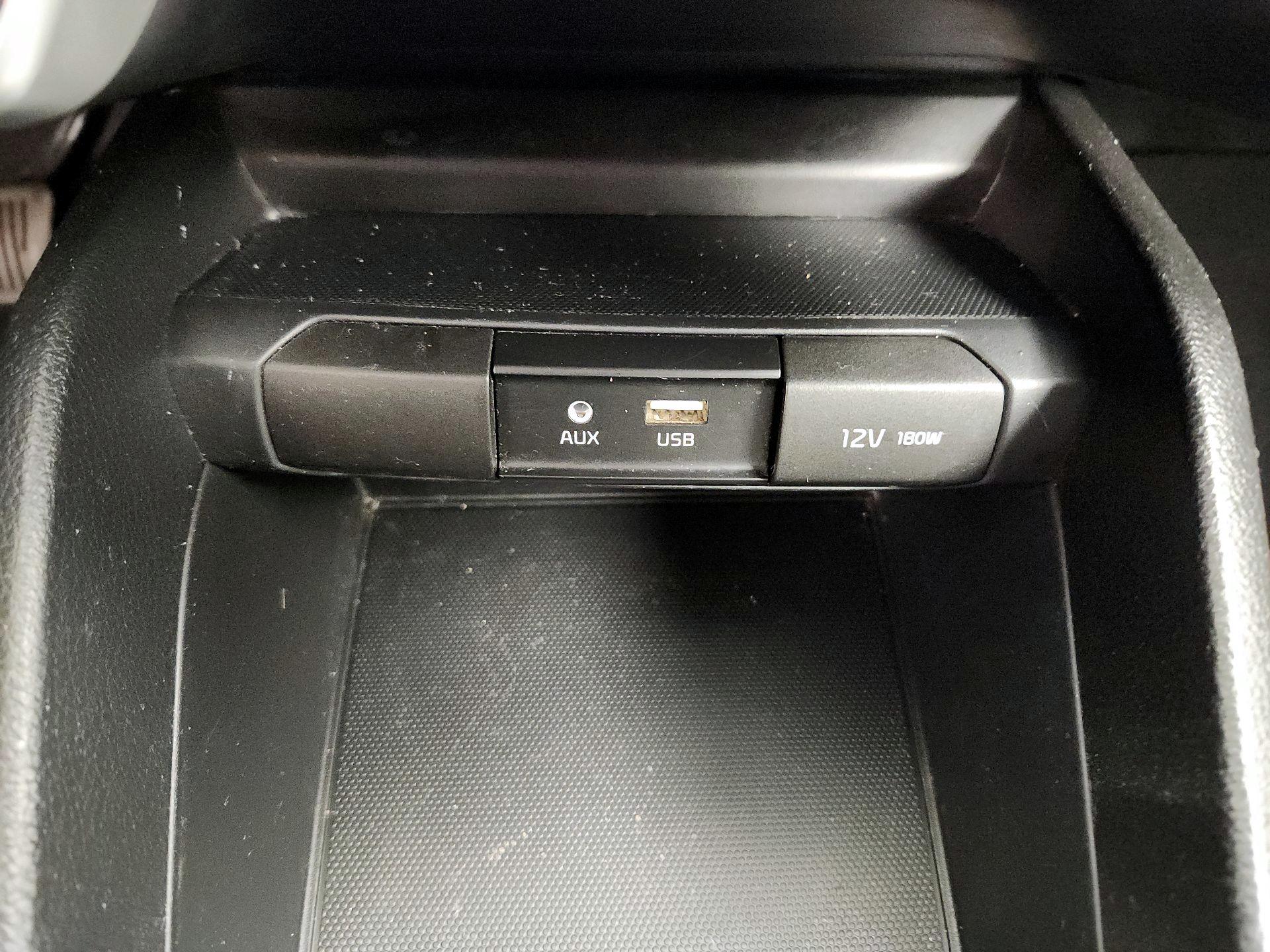 Thumbnail: 2020 Kia Rio - 18