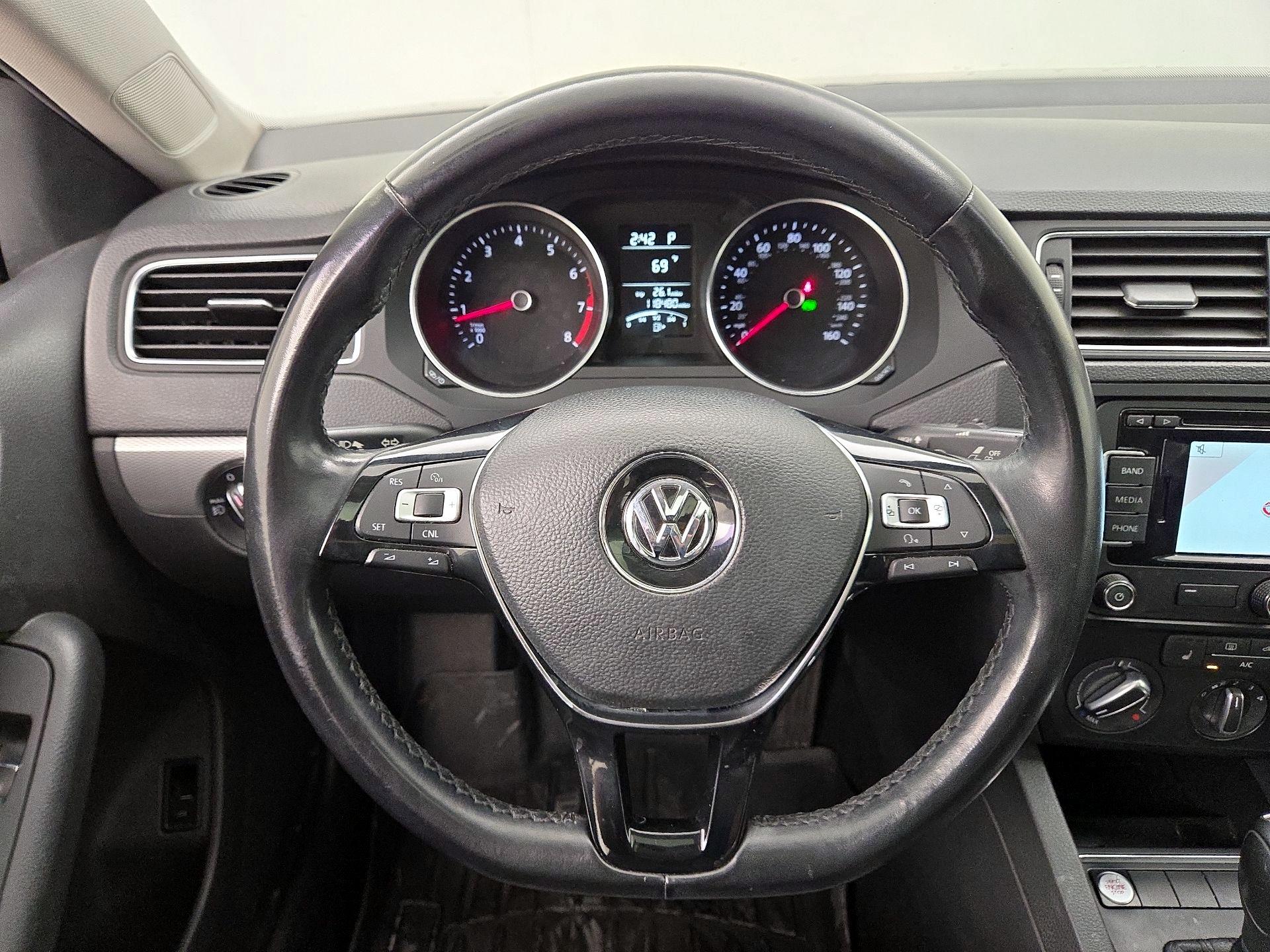 Thumbnail: 2015 Volkswagen Jetta - 10