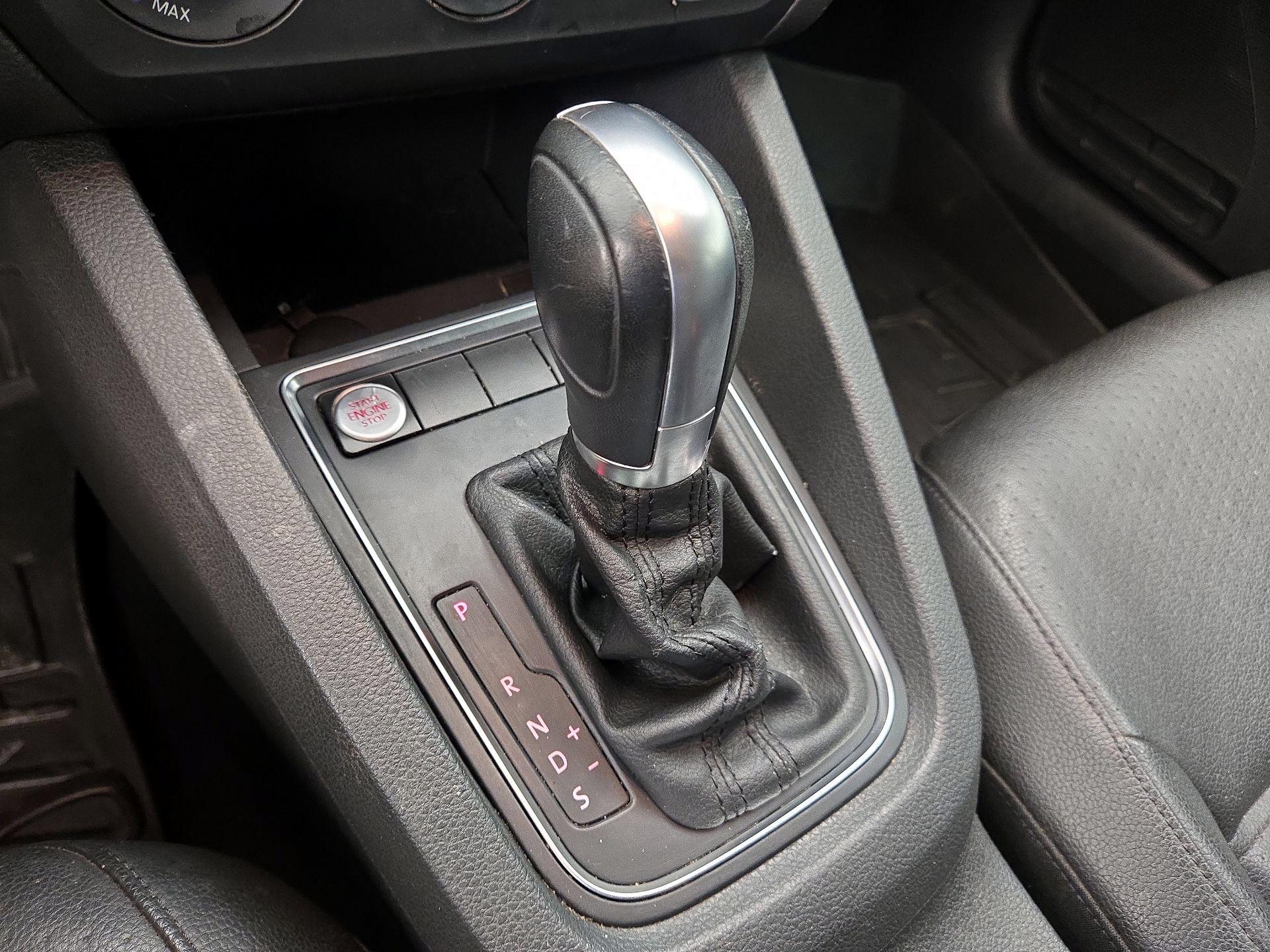 Thumbnail: 2015 Volkswagen Jetta - 18