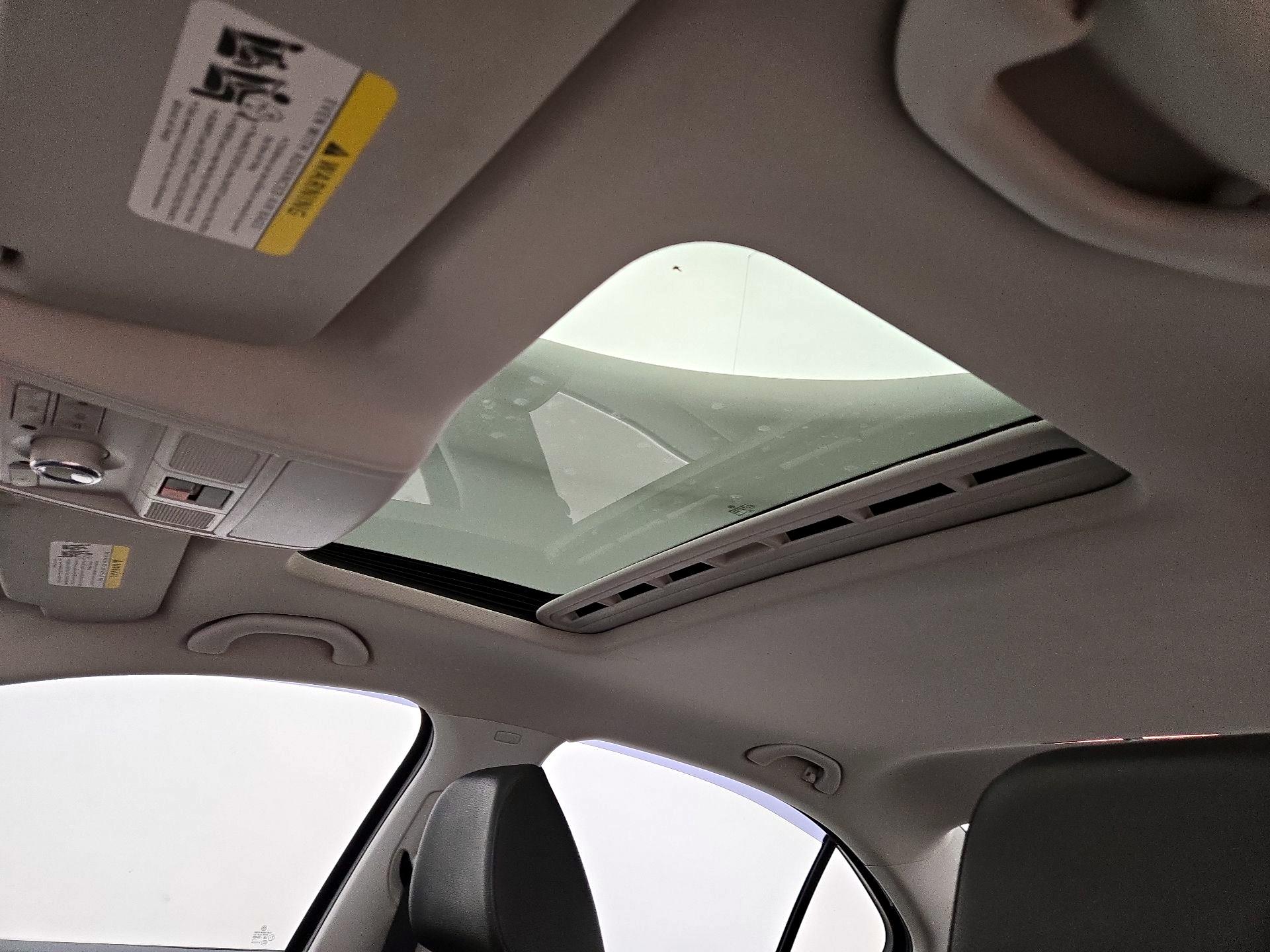 Thumbnail: 2015 Volkswagen Jetta - 19