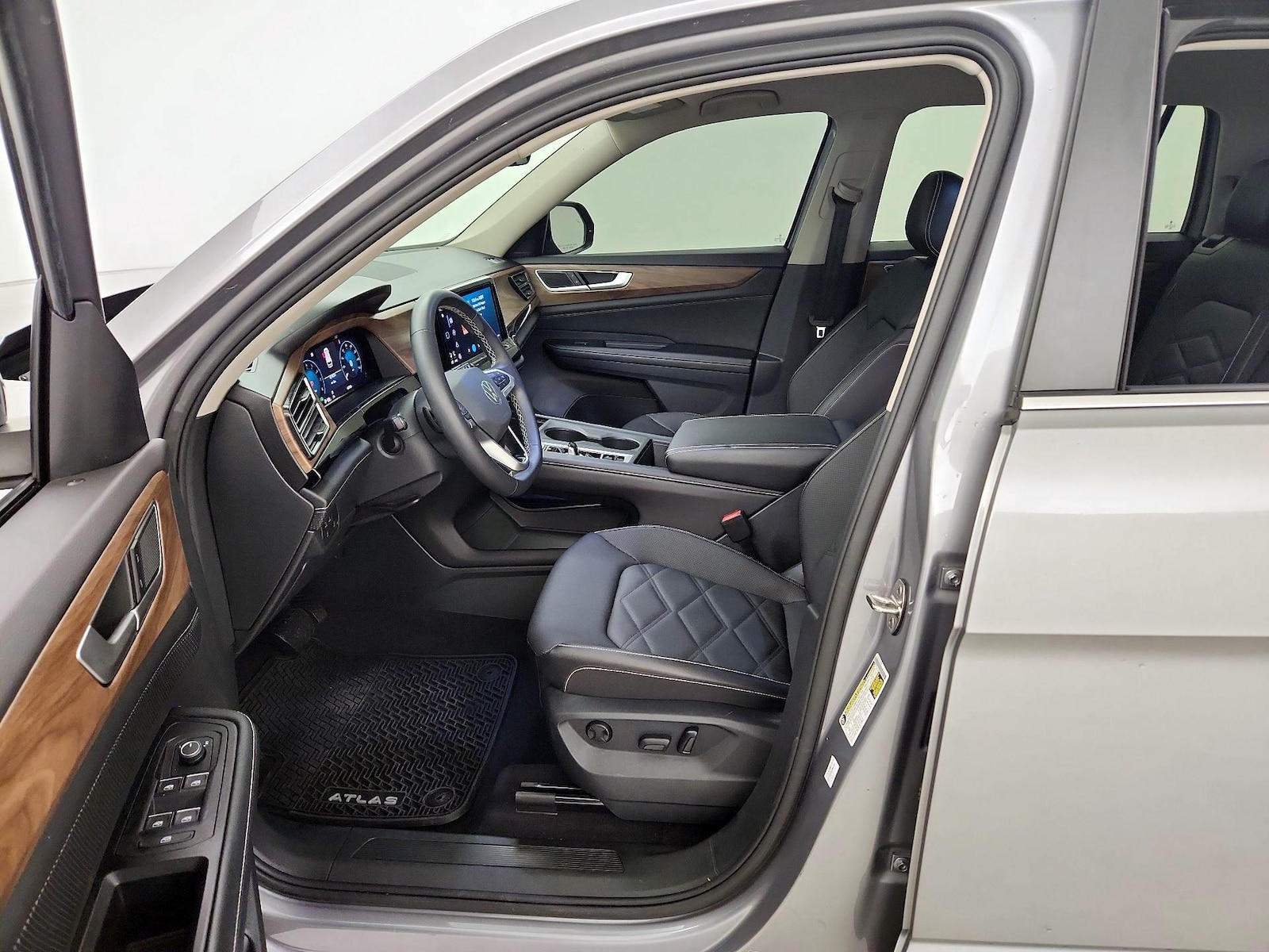 2024 Volkswagen Atlas SE - Photo 12