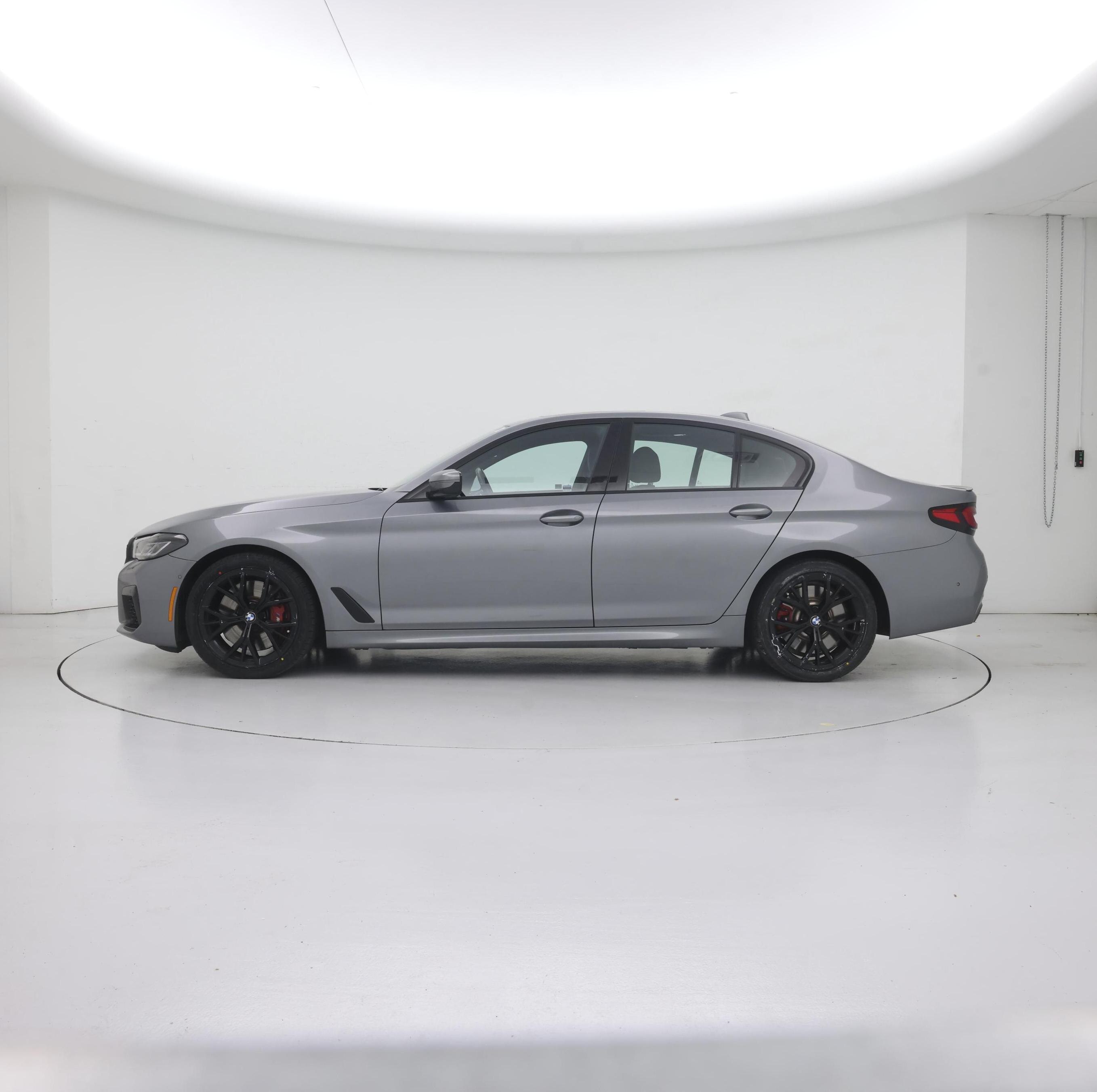 Thumbnail: 2023 BMW 5 Series - 3