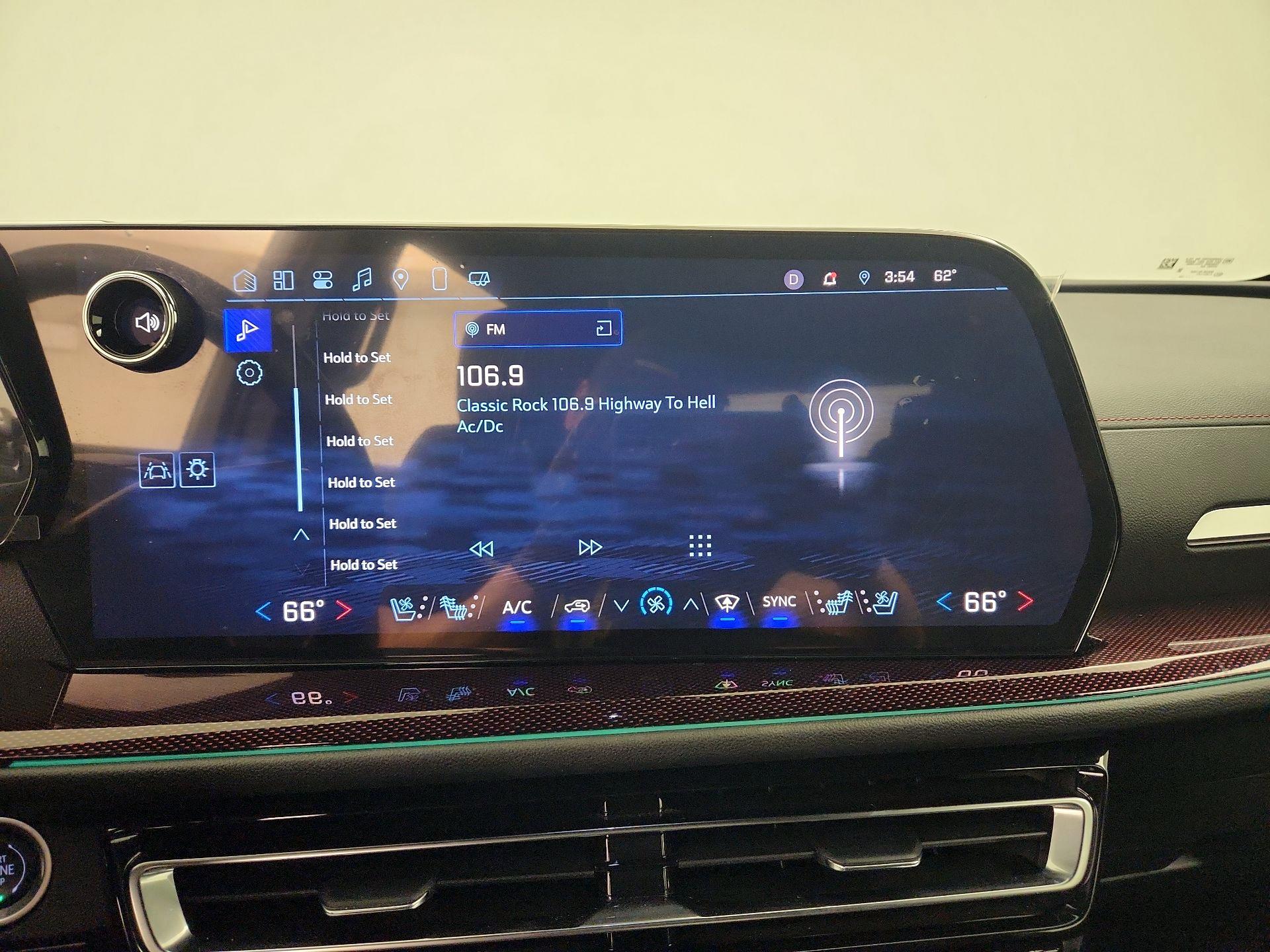 Thumbnail: 2024 Chevrolet Traverse - 15