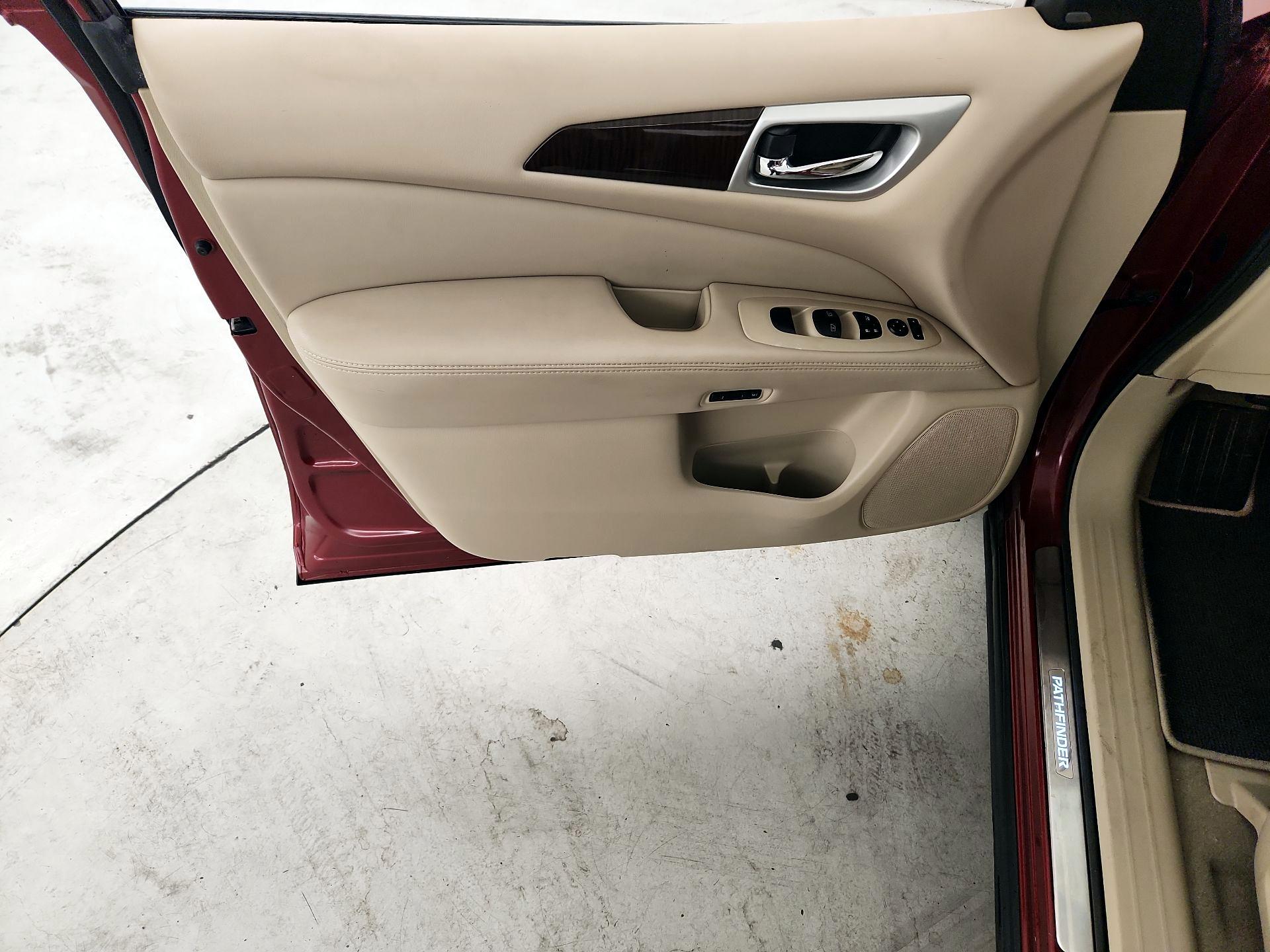 Thumbnail: 2015 Nissan Pathfinder - 12