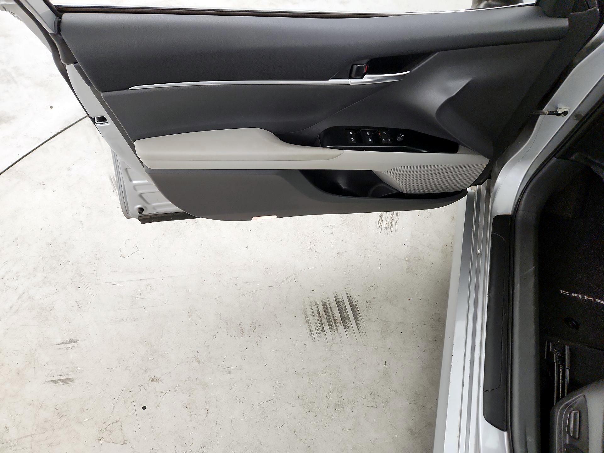 Thumbnail: 2019 Toyota Camry - 12