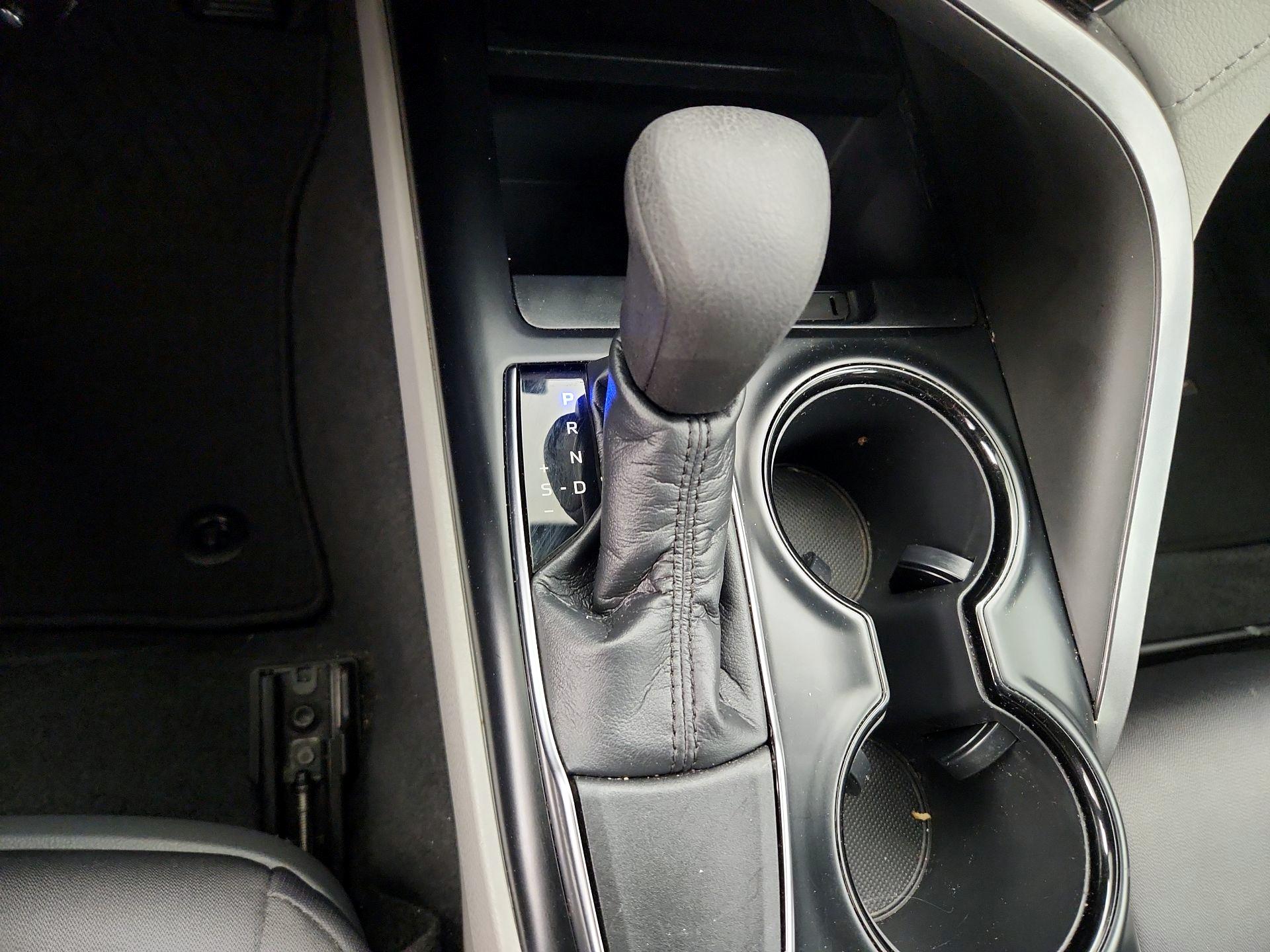 Thumbnail: 2019 Toyota Camry - 17