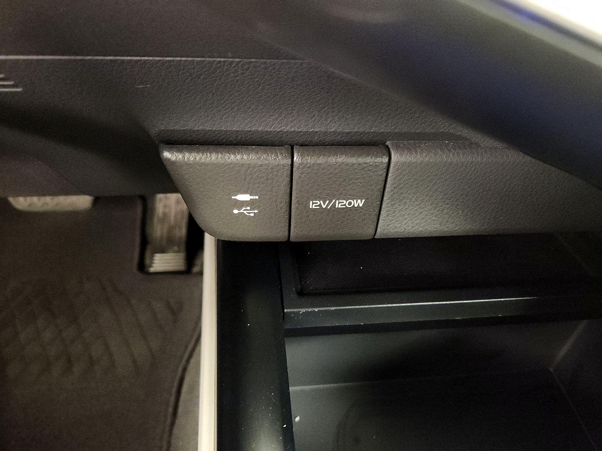 Thumbnail: 2019 Toyota Camry - 18