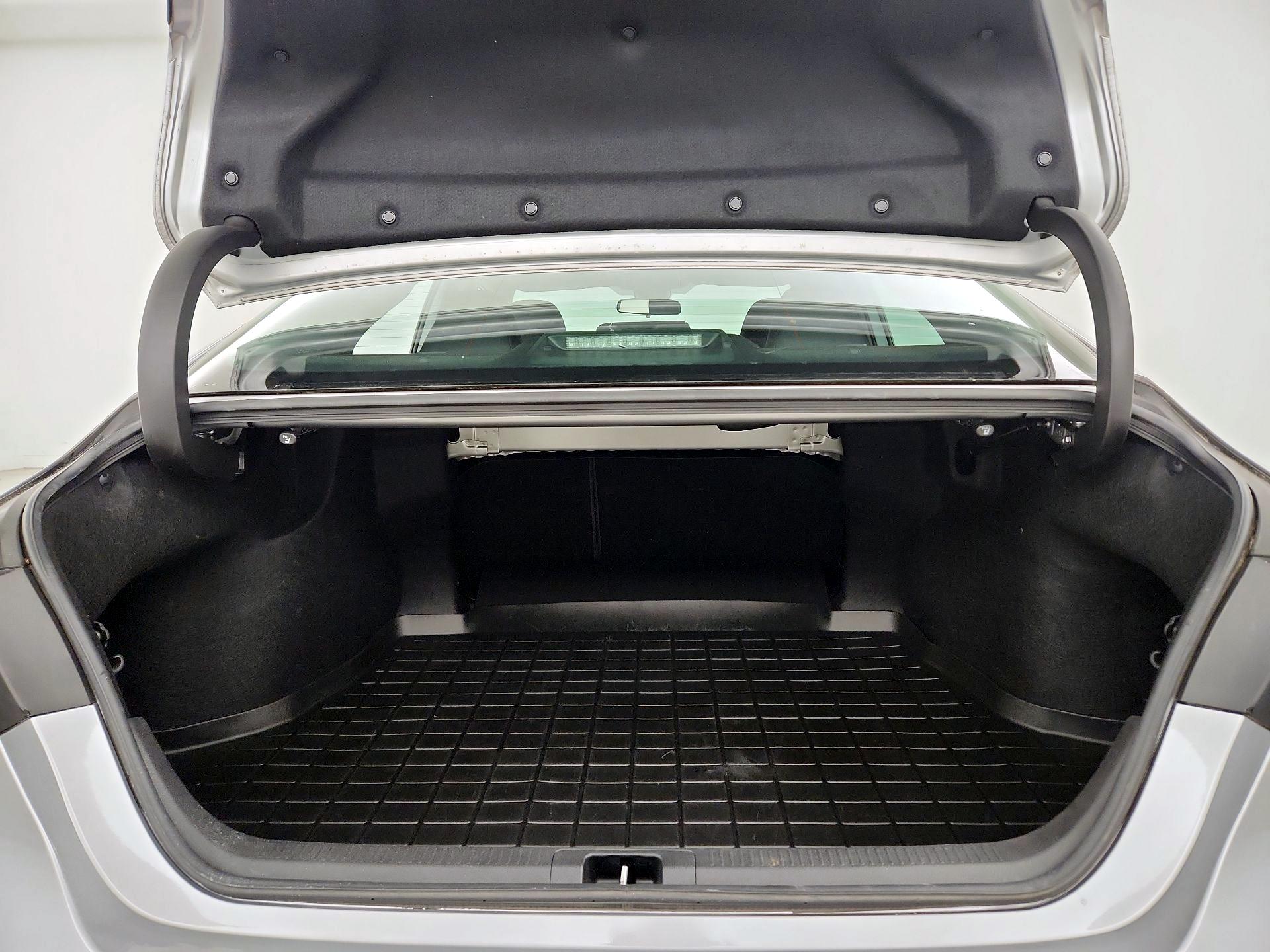 Thumbnail: 2019 Toyota Camry - 20