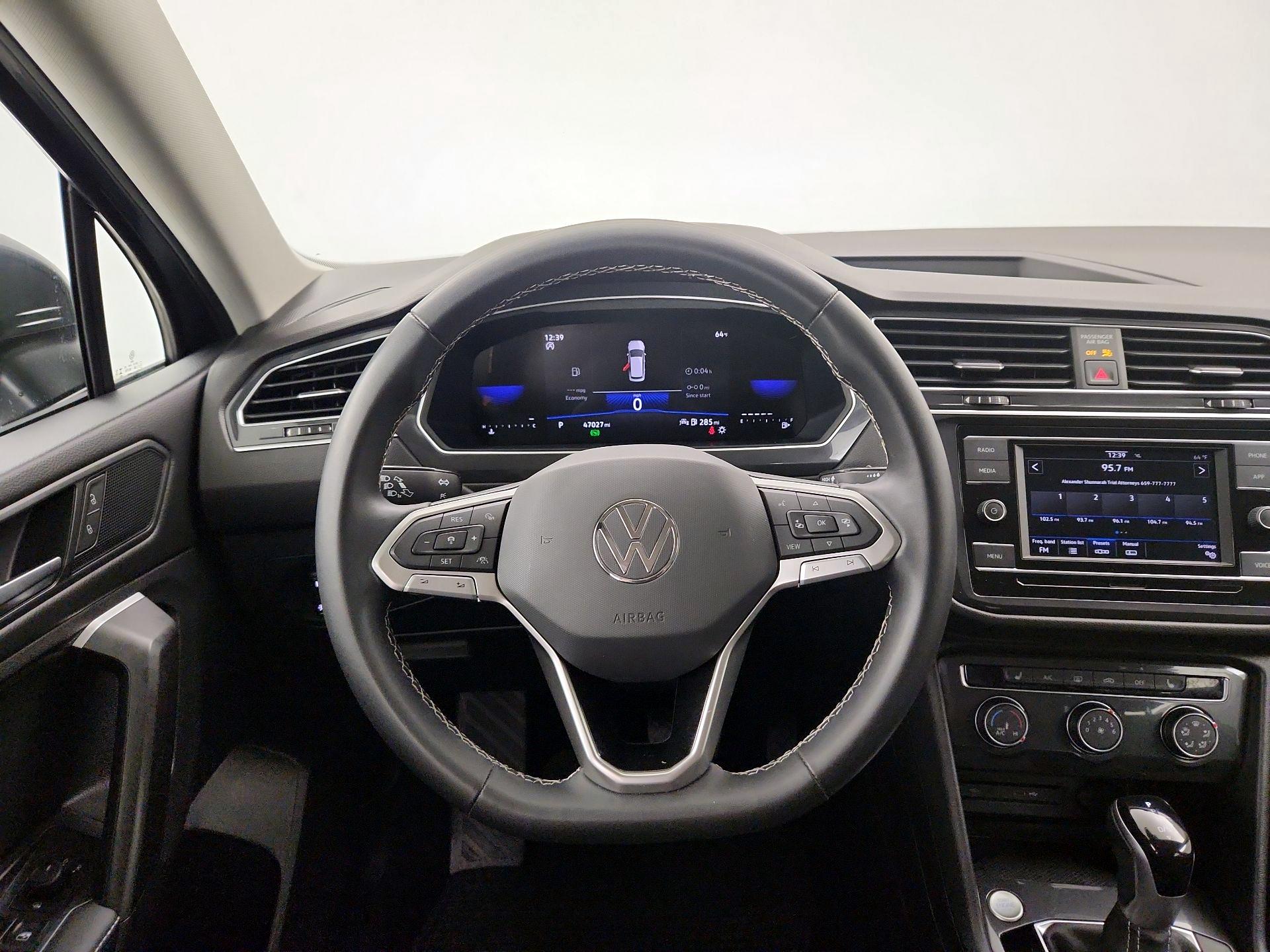 Thumbnail: 2023 Volkswagen Tiguan - 10