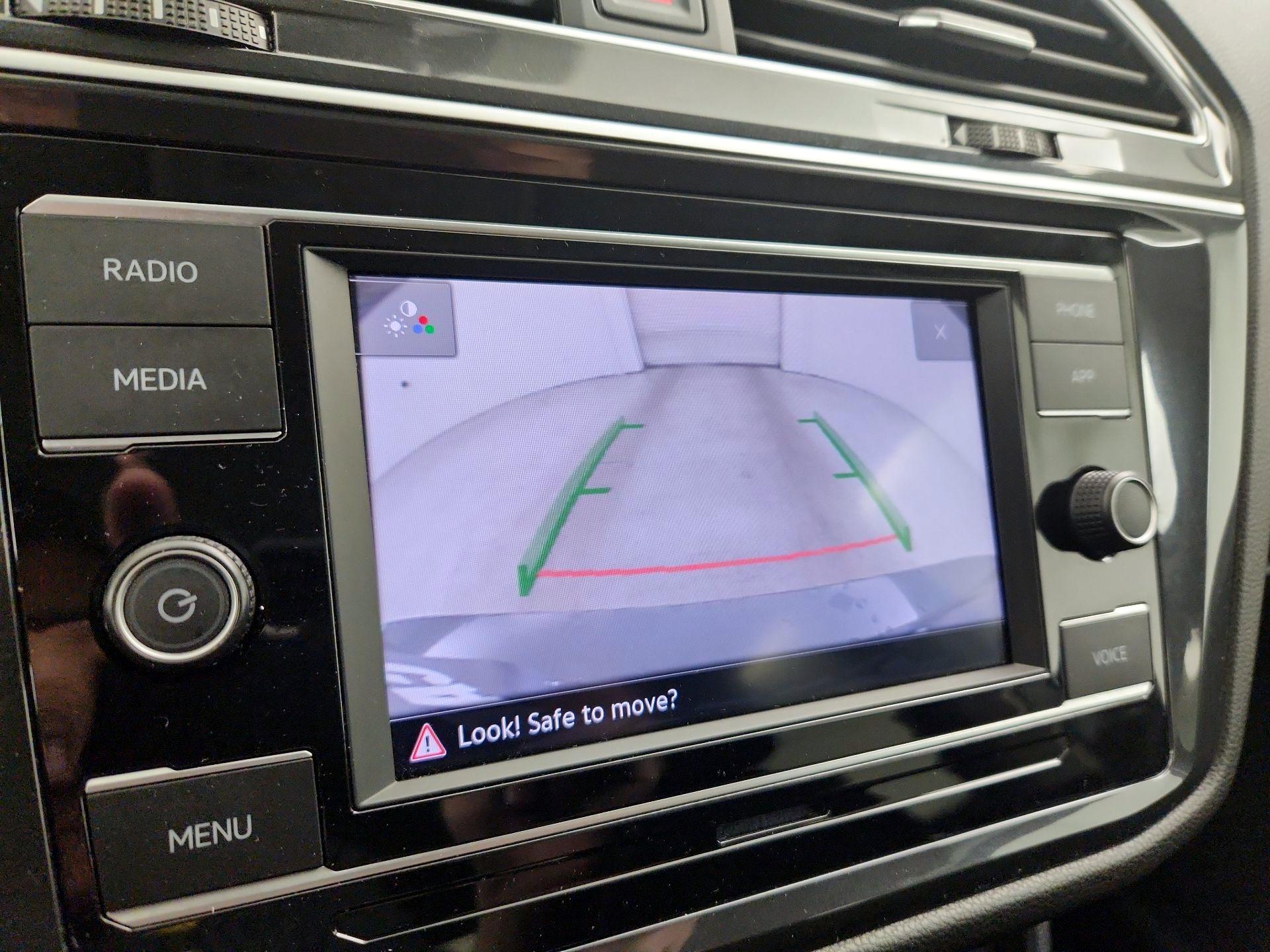 Thumbnail: 2023 Volkswagen Tiguan - 14