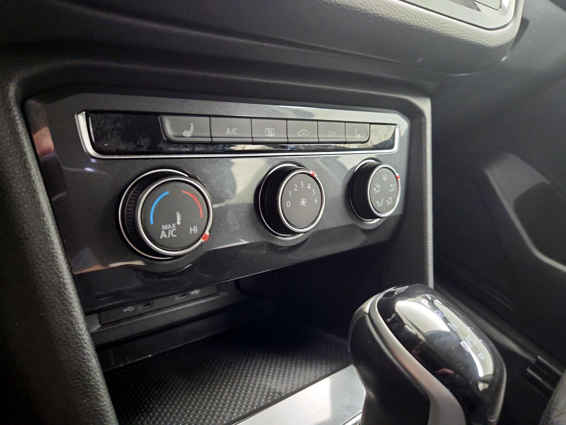 Thumbnail: 2023 Volkswagen Tiguan - 16