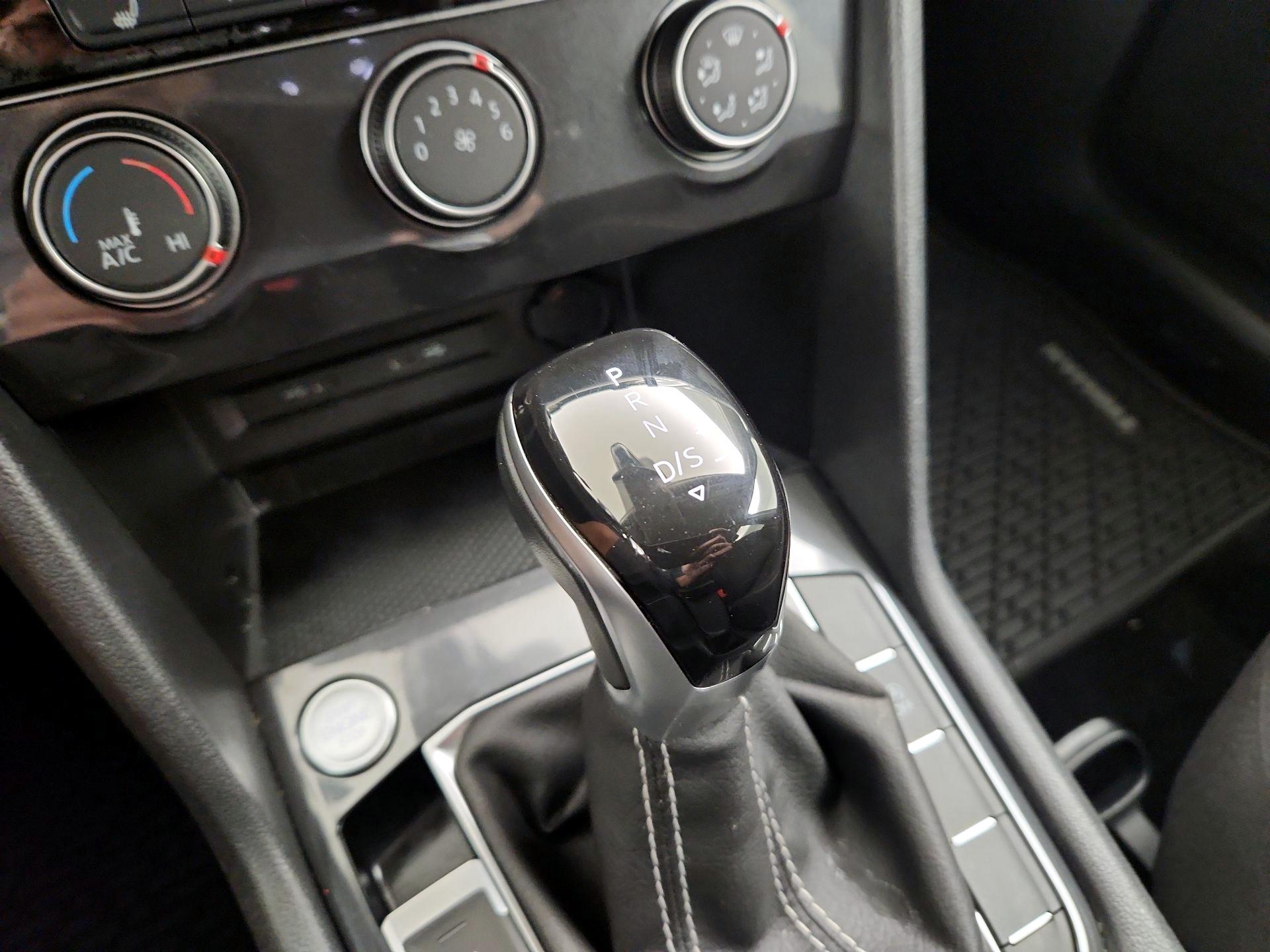 Thumbnail: 2023 Volkswagen Tiguan - 17