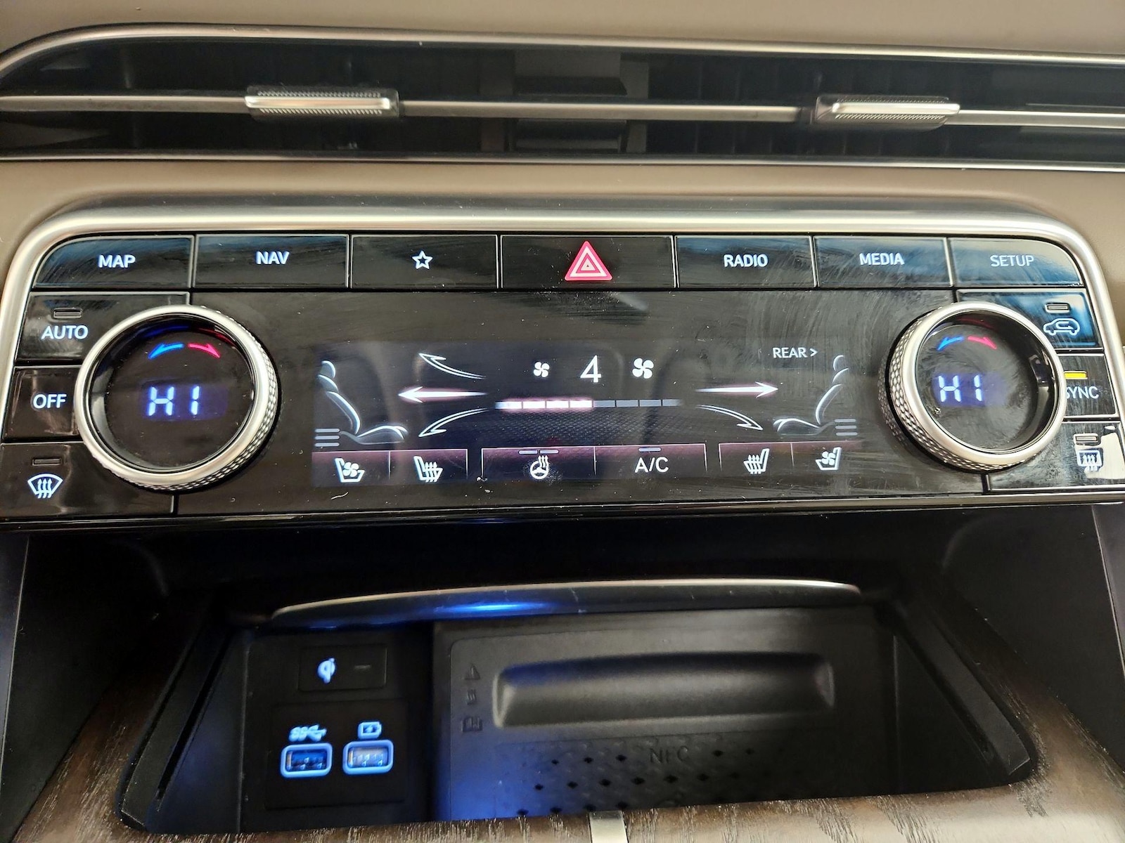 2024 GENESIS GV80 Standard - Photo 18