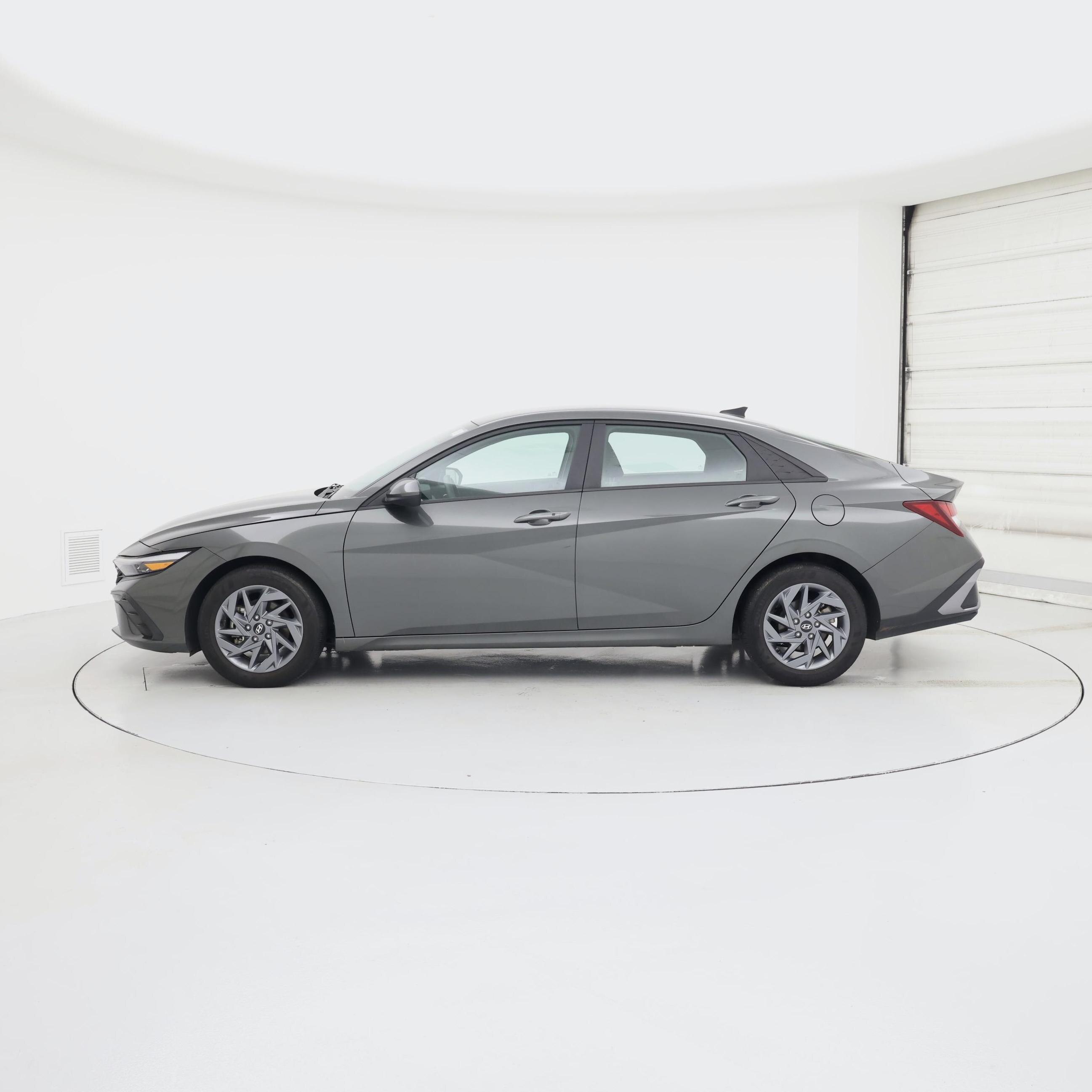 Thumbnail: 2024 Hyundai Elantra - 3