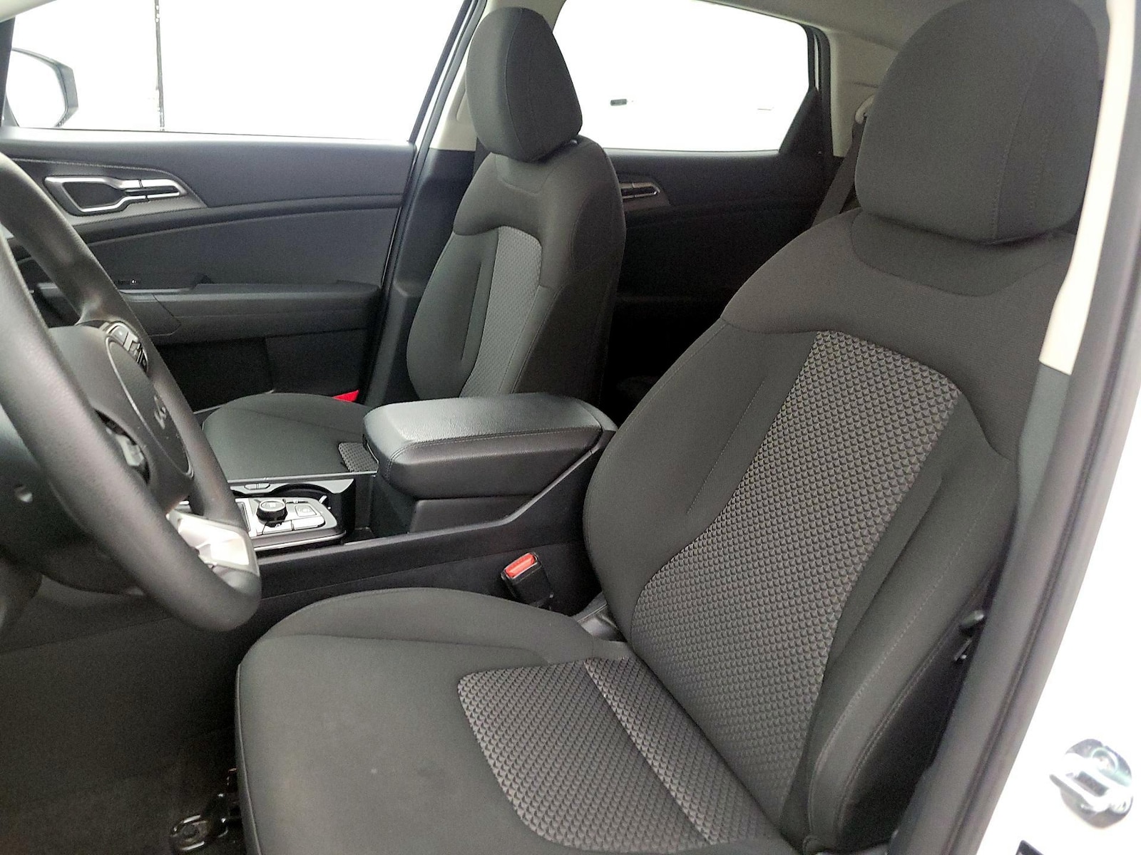2024 Kia Sportage LX - Photo 12