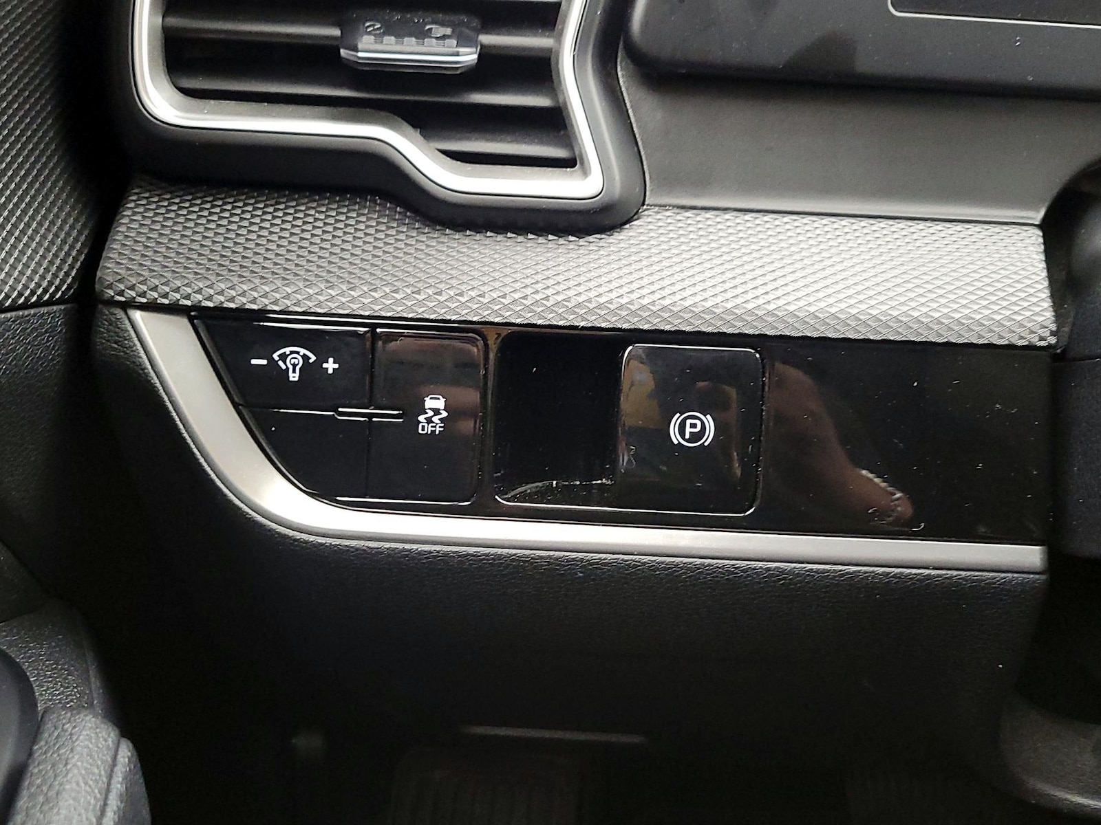 2024 Kia Sportage LX - Photo 14