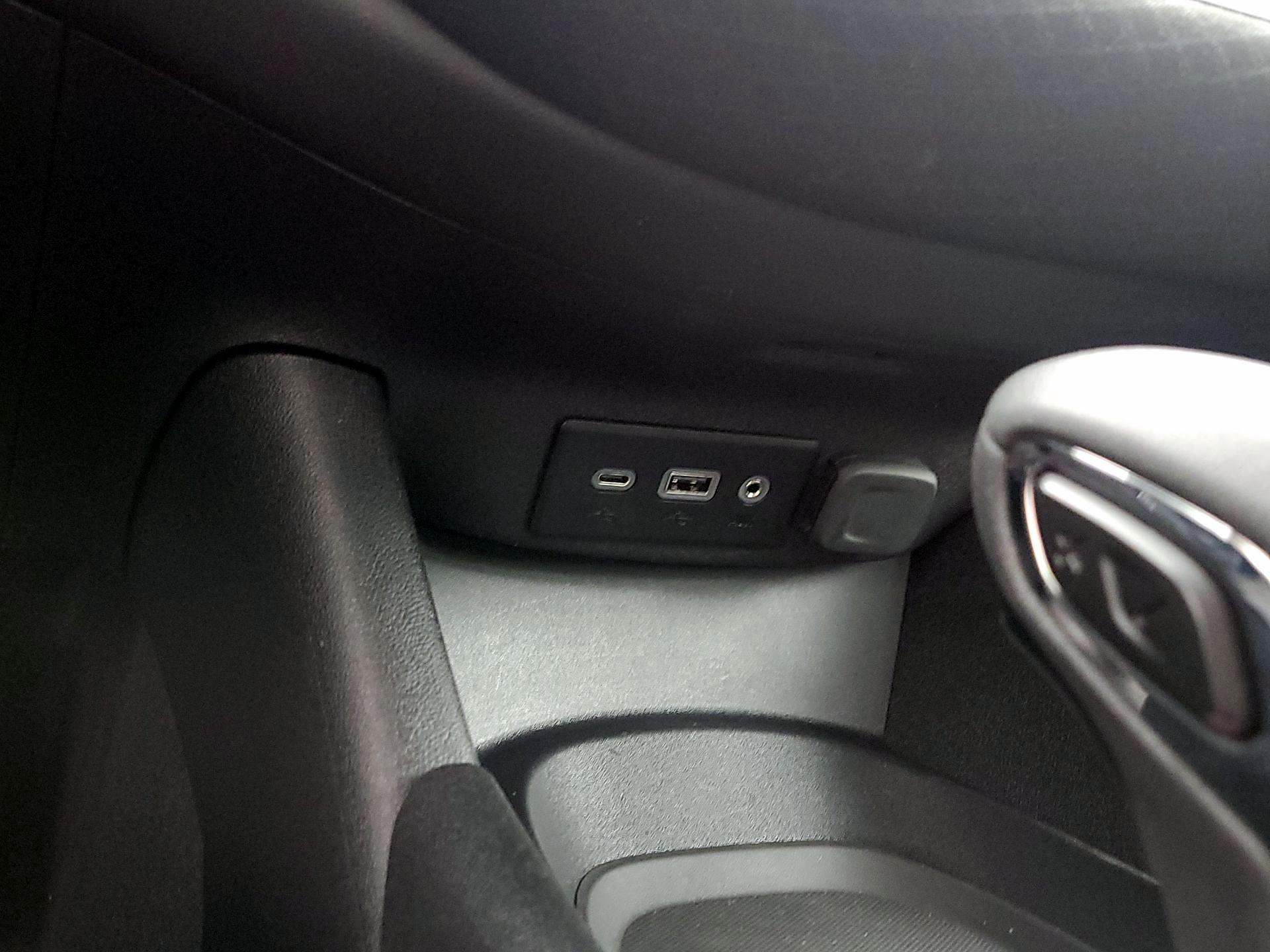 Thumbnail: 2023 Chevrolet Malibu - 18