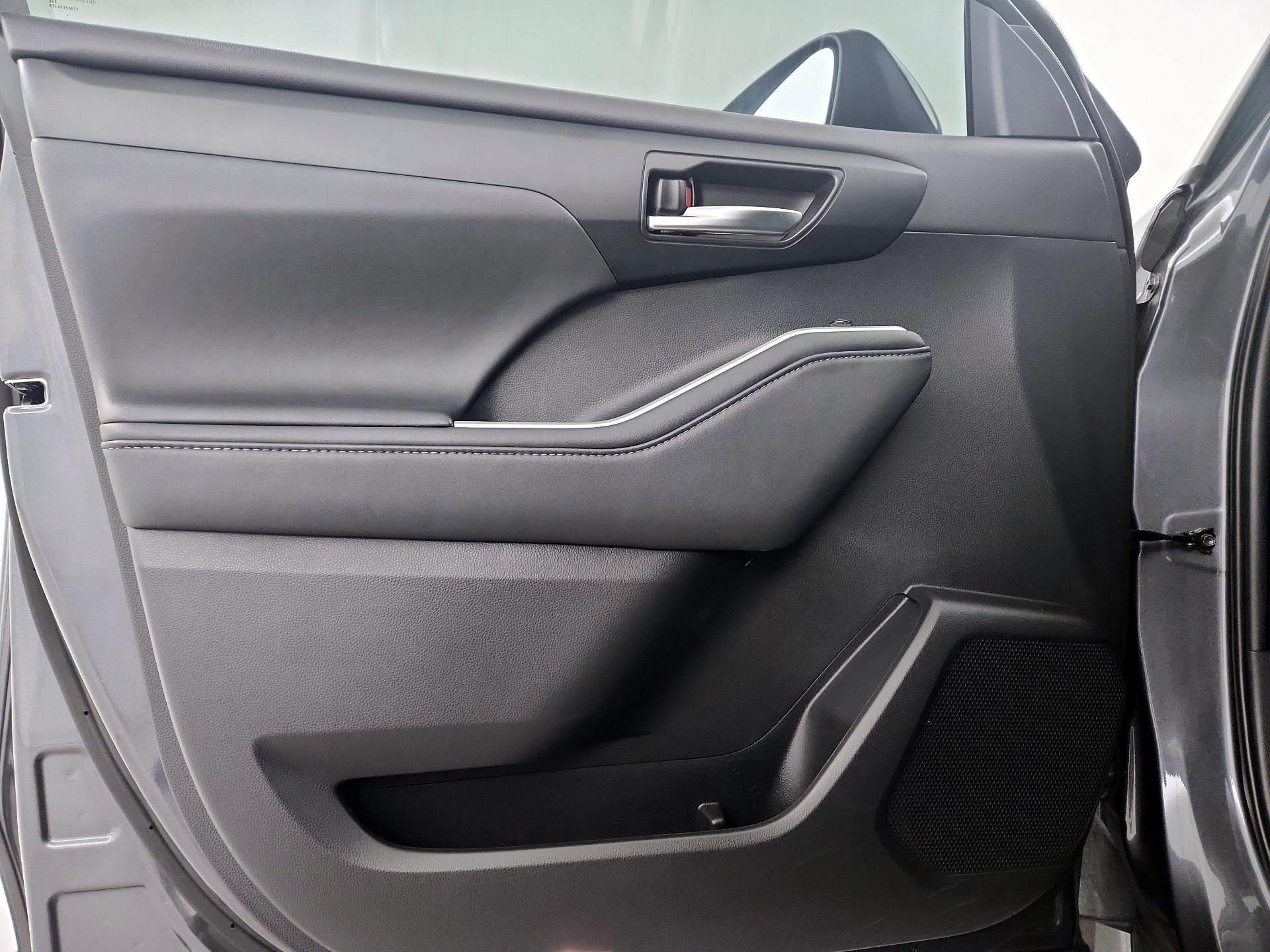 Thumbnail: 2021 Toyota Highlander - 12