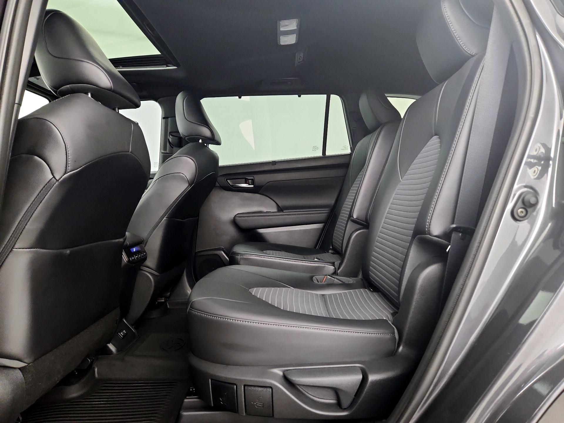 Thumbnail: 2021 Toyota Highlander - 20