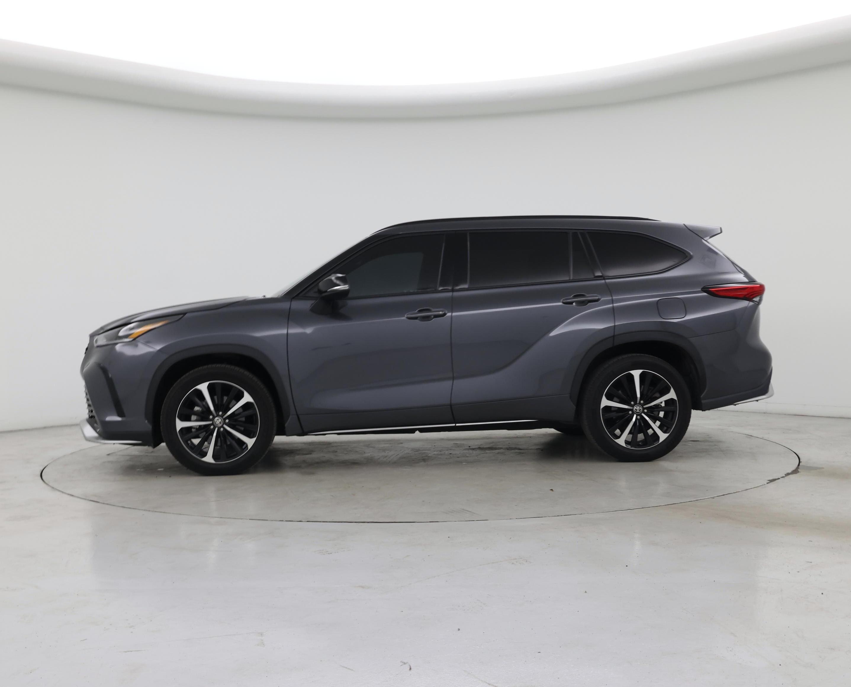 Thumbnail: 2021 Toyota Highlander - 3