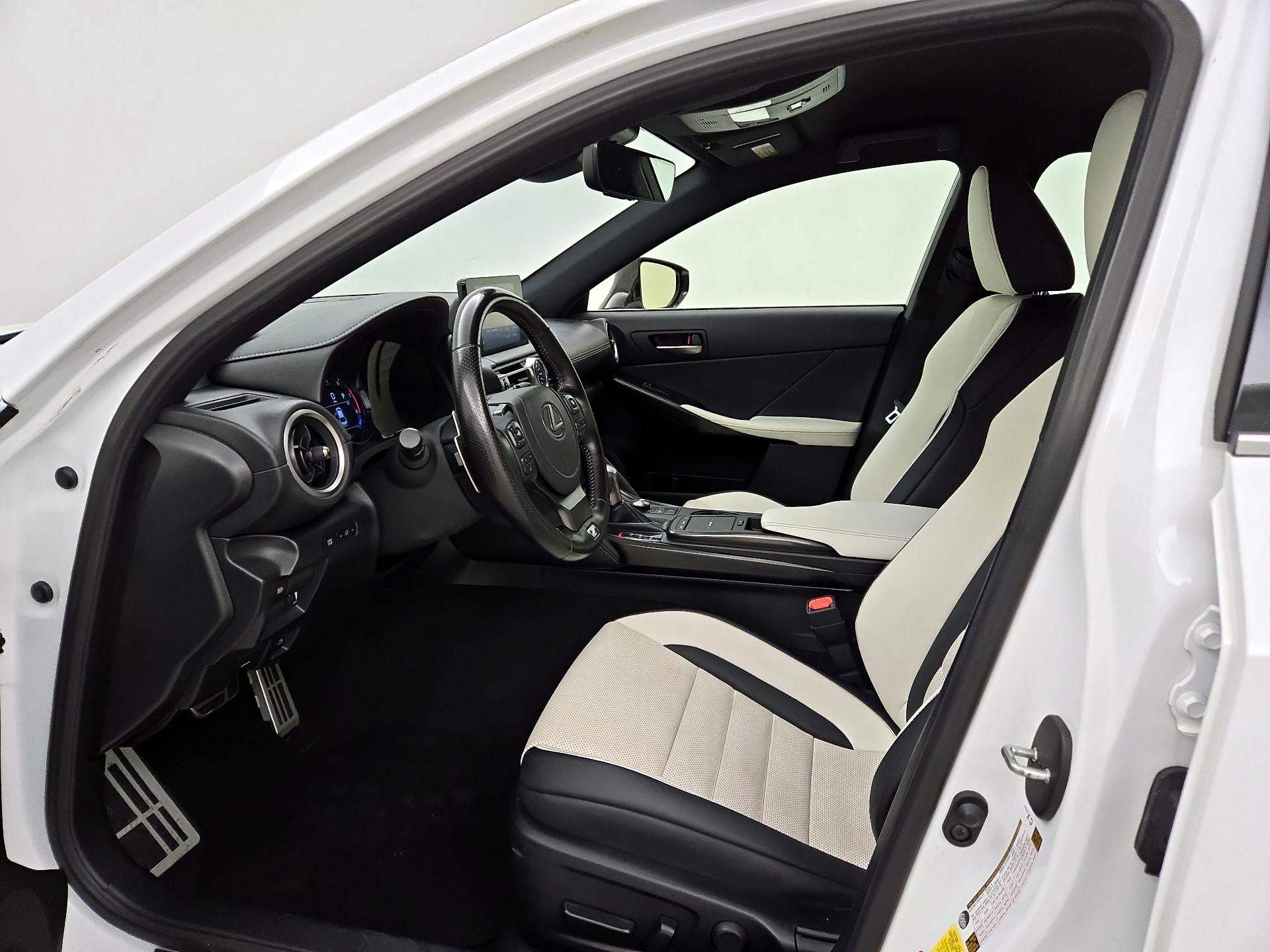 Thumbnail: 2021 Lexus IS - 11