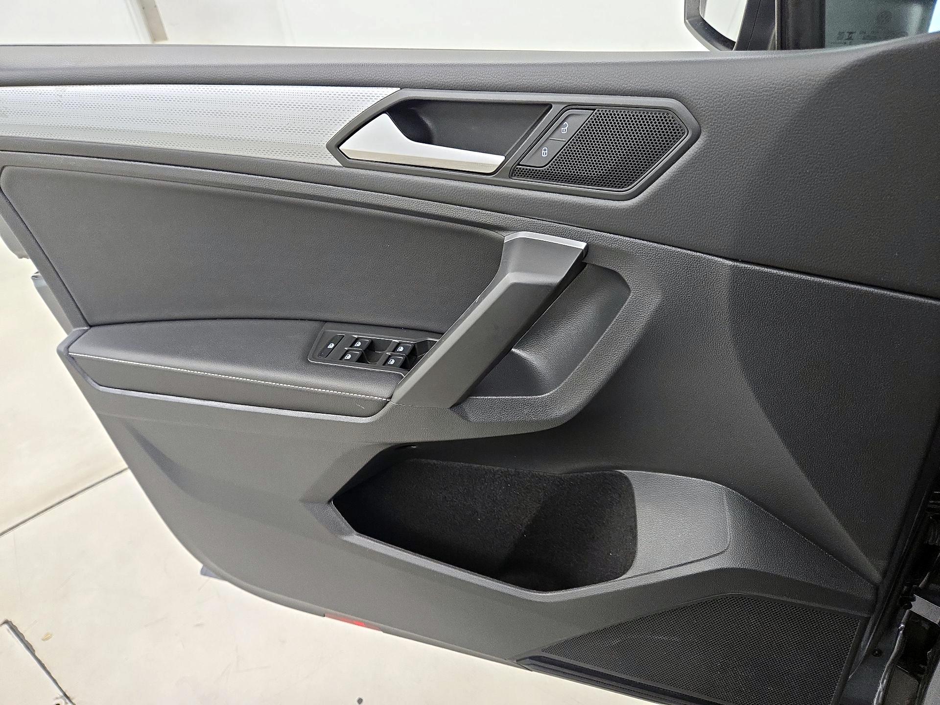 Thumbnail: 2024 Volkswagen Tiguan - 12