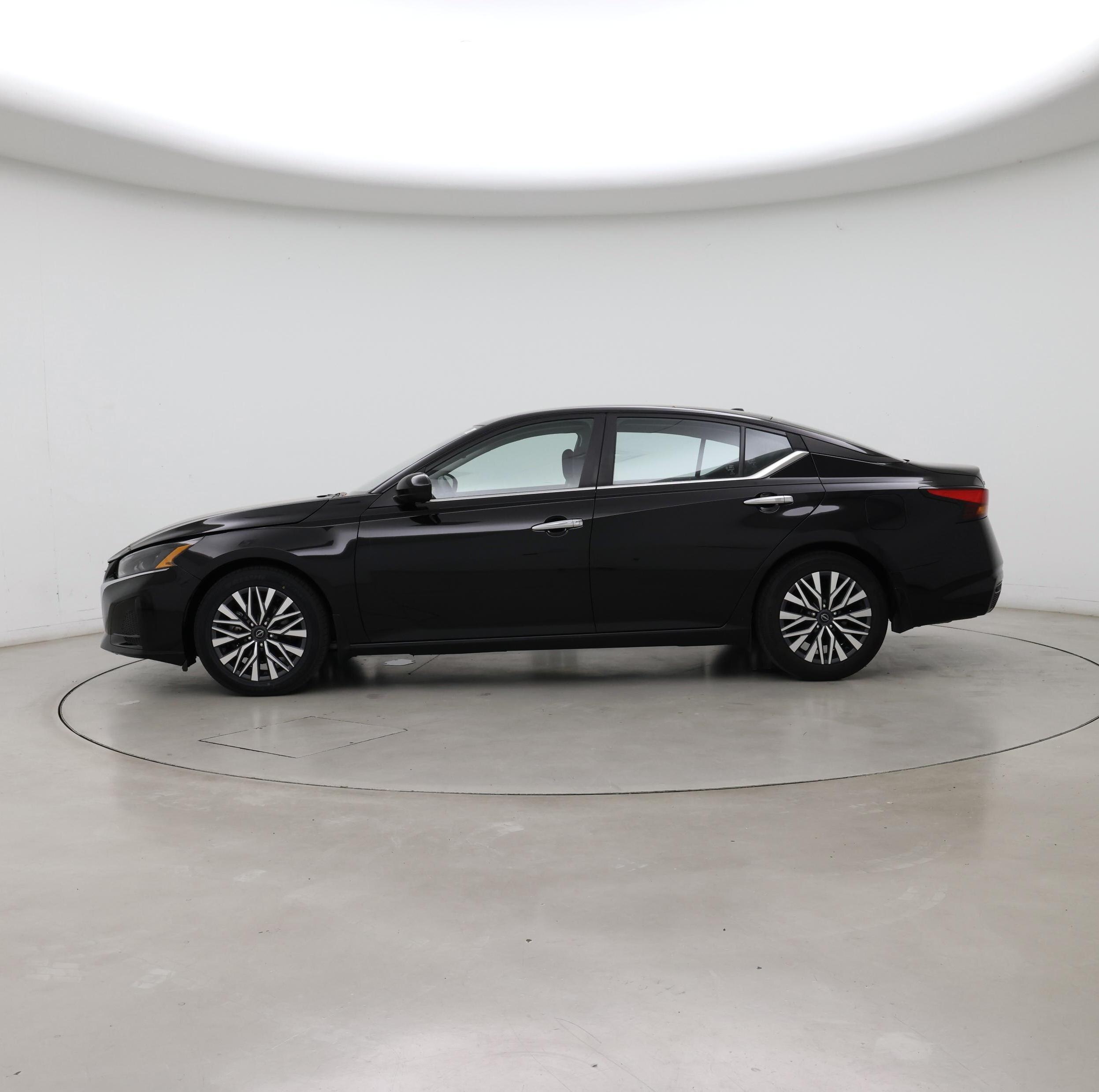 Thumbnail: 2023 Nissan Altima - 3