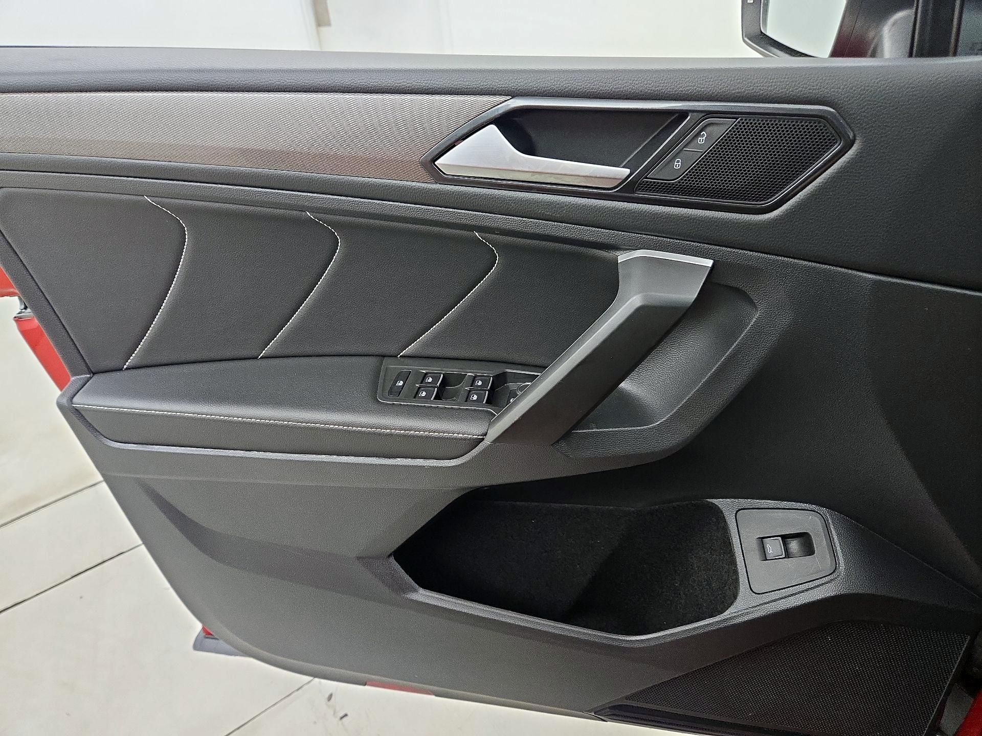 Thumbnail: 2024 Volkswagen Tiguan - 12